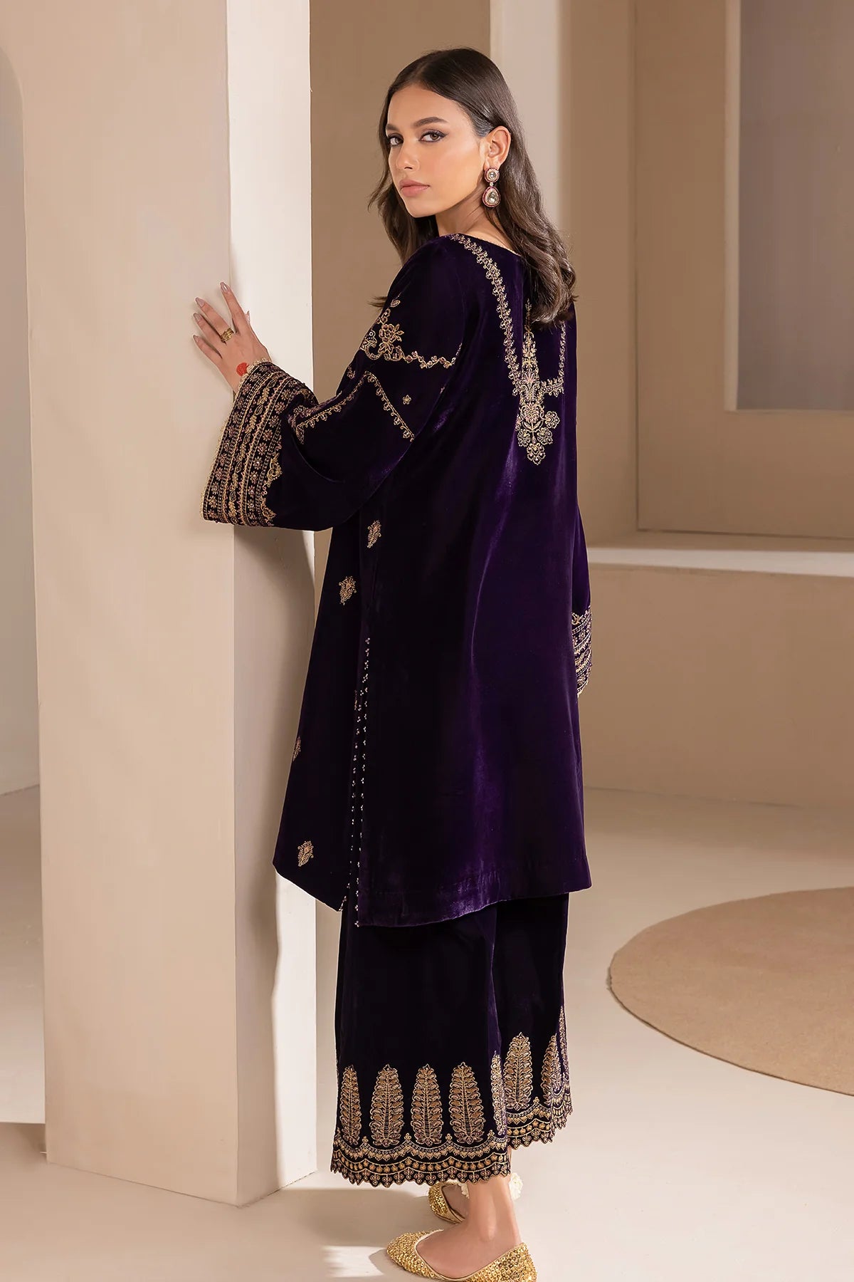 EMBROIDERED VELVET UF-420 | Baroque