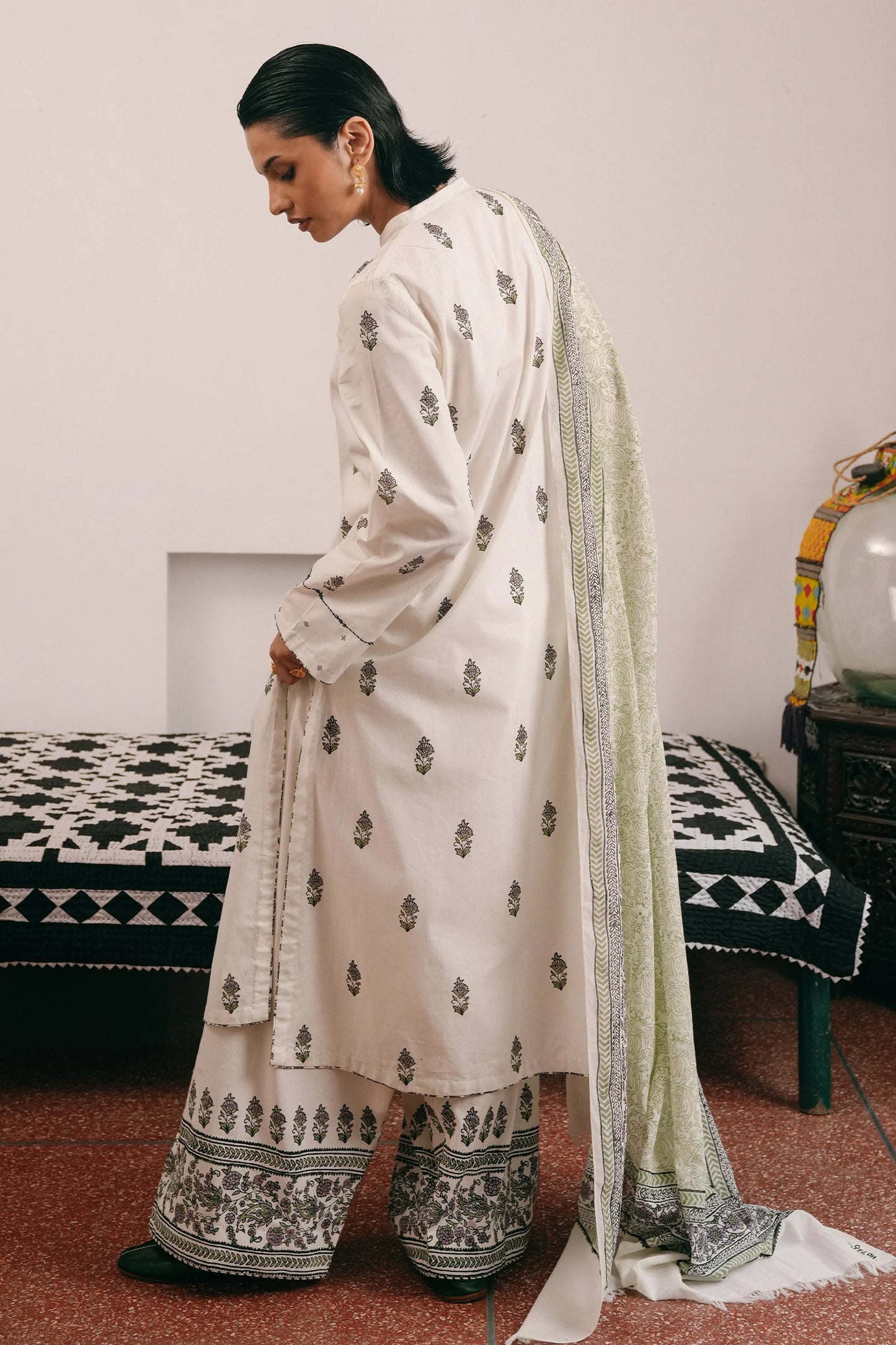 ZR25H0725 | Zara Shahjahan Handcrafted II