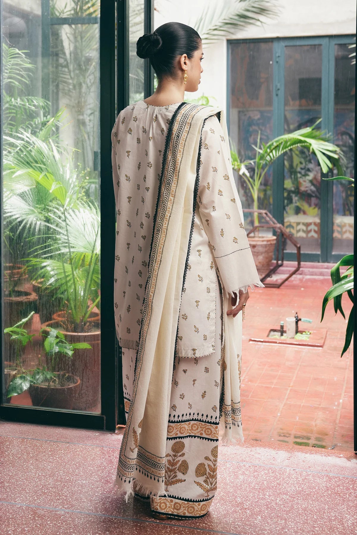 ZR25H0722 | Zara Shahjahan Handcrafted II