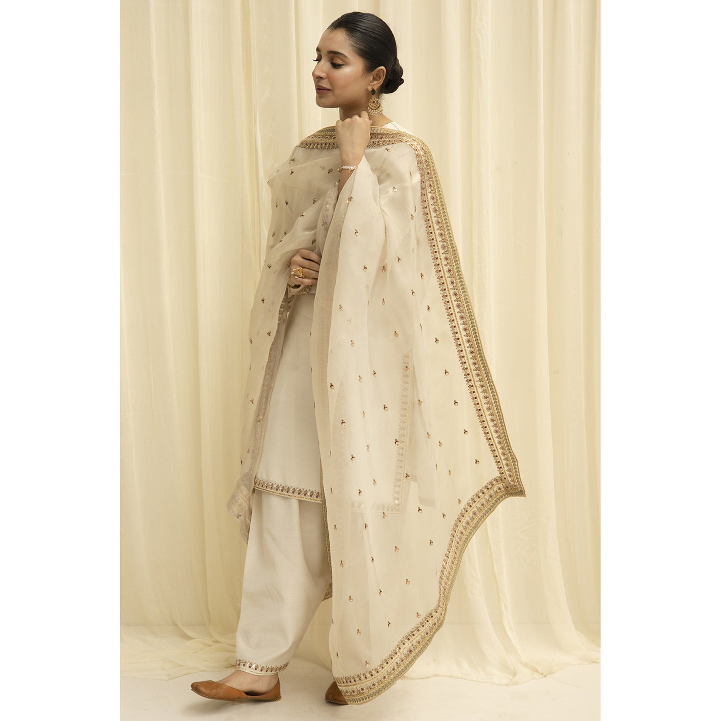 WHITE OUTFIT | DYOT | FESTIVE' 25