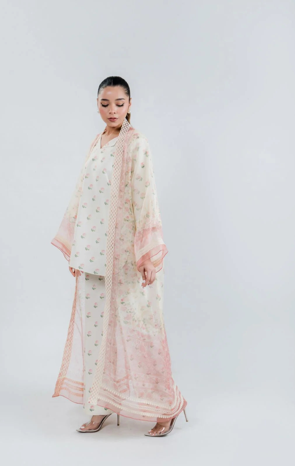 Nihan (B) | BARAÉ KHANOM