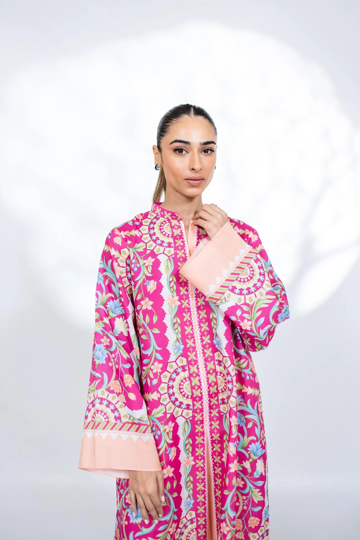 SHEBA (B) | BARAÉ KHANOM