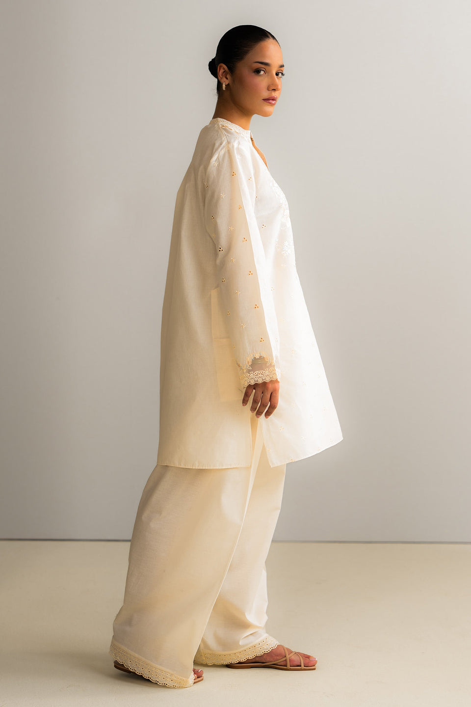 ZR25B0714 | Zara Shahjahan Basics