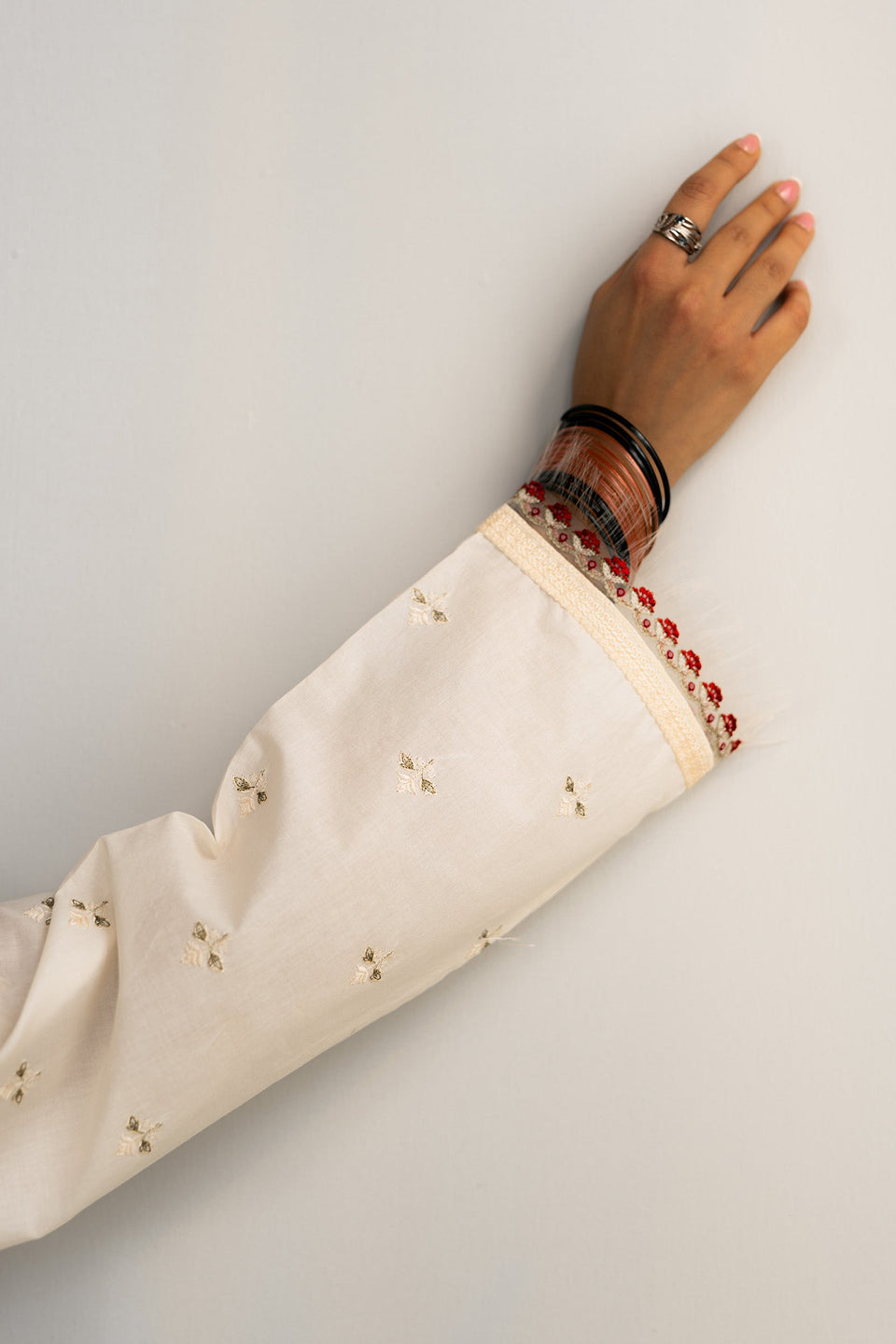 ZR25B0716 | Zara Shahjahan Basics