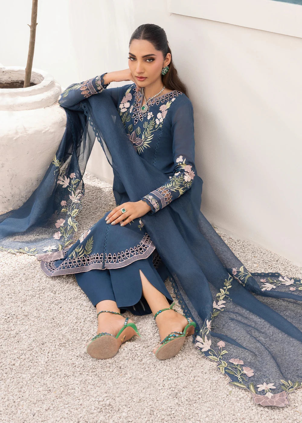 Midnight | Saira Shakira Rosea Casual Pret'25