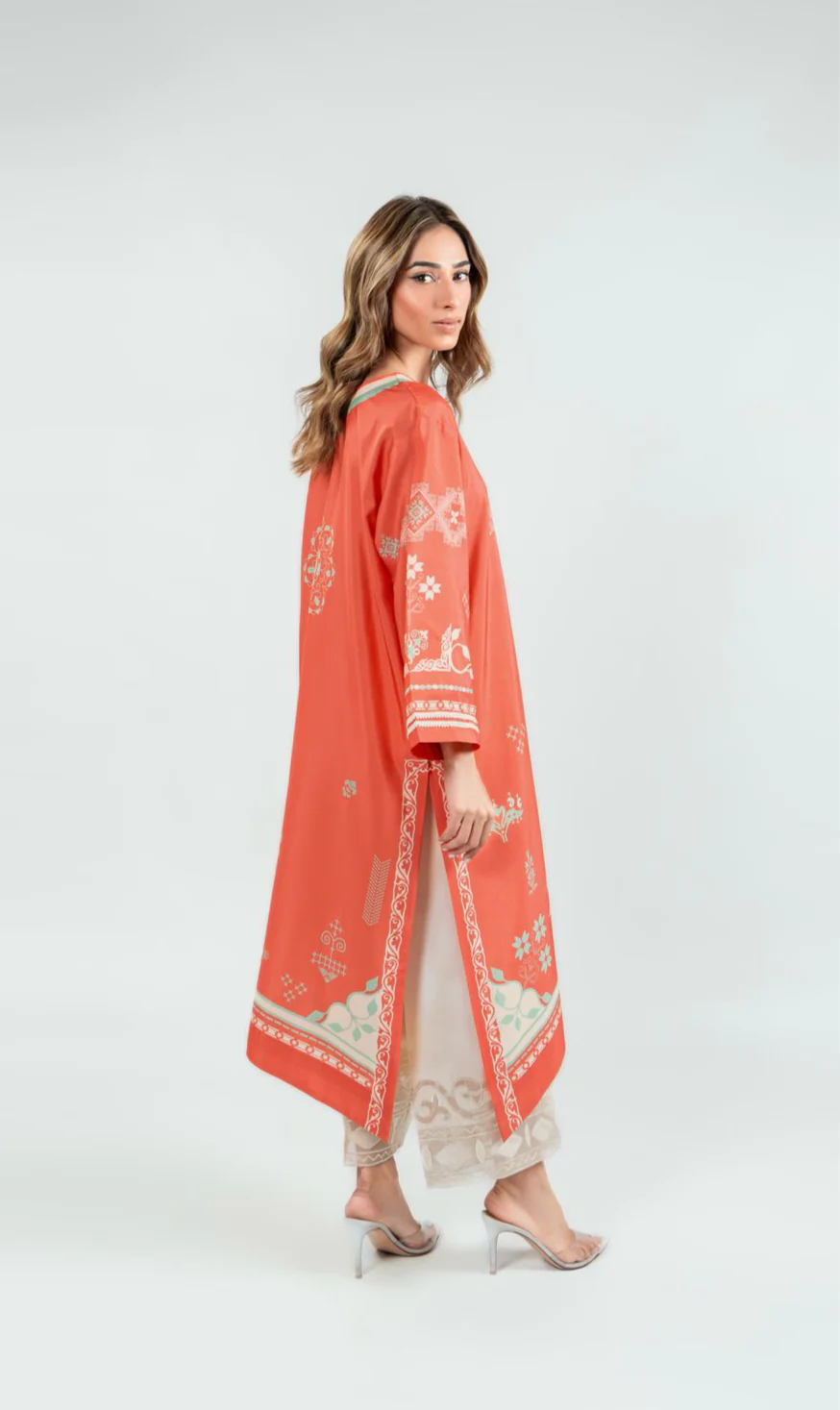 Dina (A) | BARAÉ KHANOM