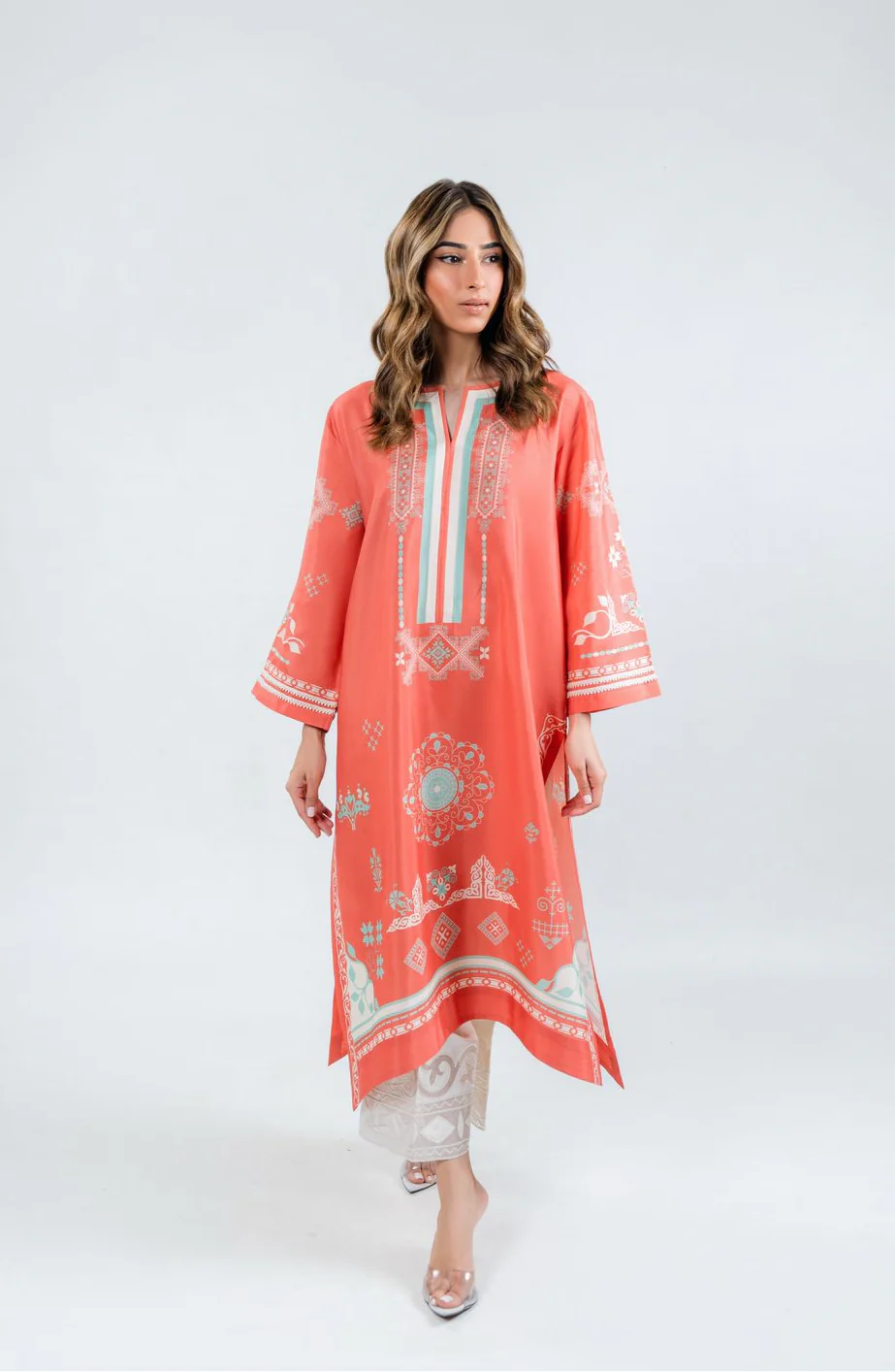Dina (A) | BARAÉ KHANOM