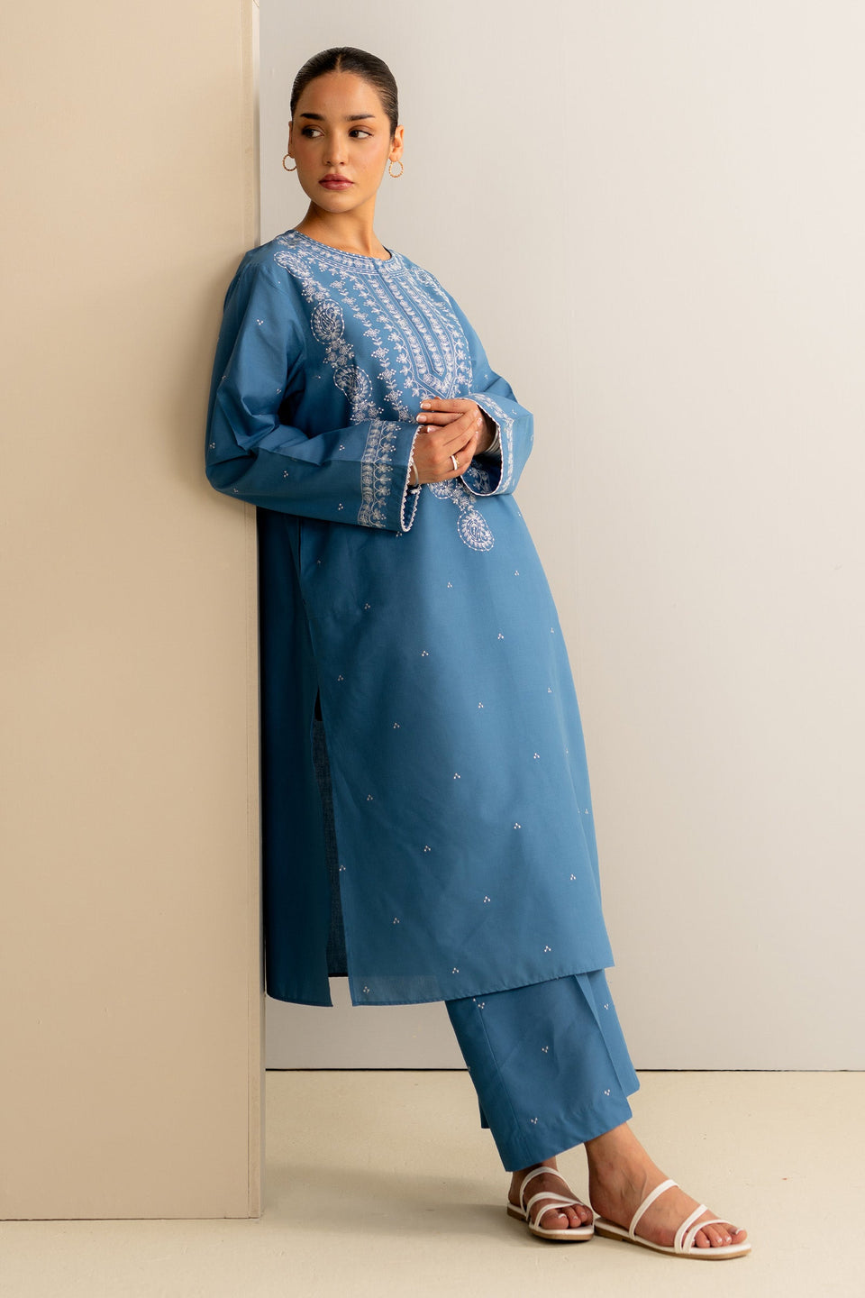 ZR25B0712 | Zara Shahjahan Basics