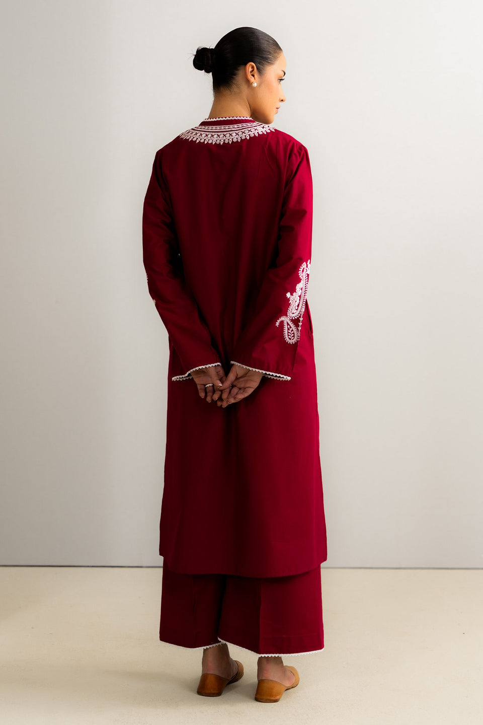 ZR25B0715 | Zara Shahjahan Basics