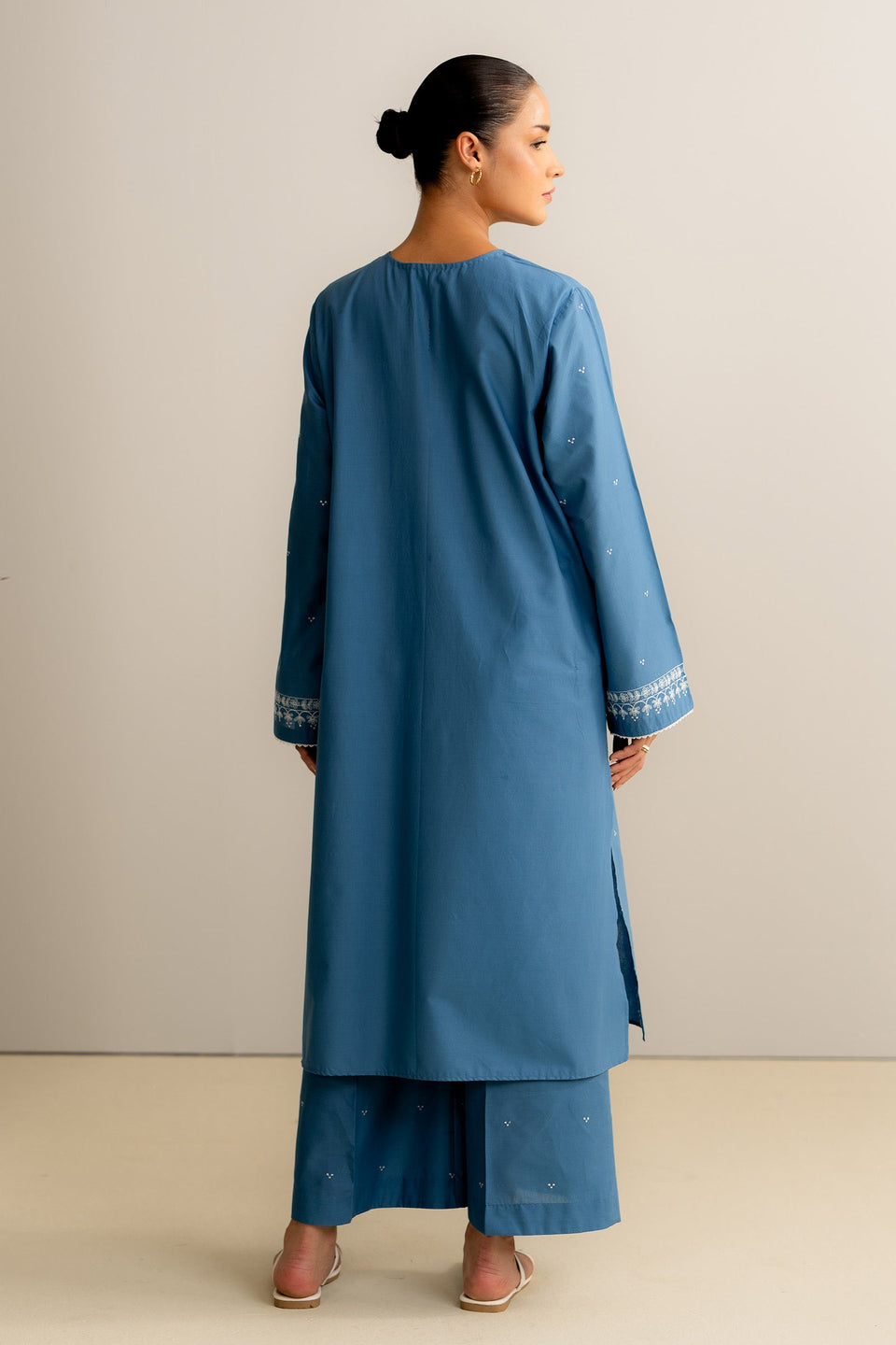 ZR25B0712 | Zara Shahjahan Basics