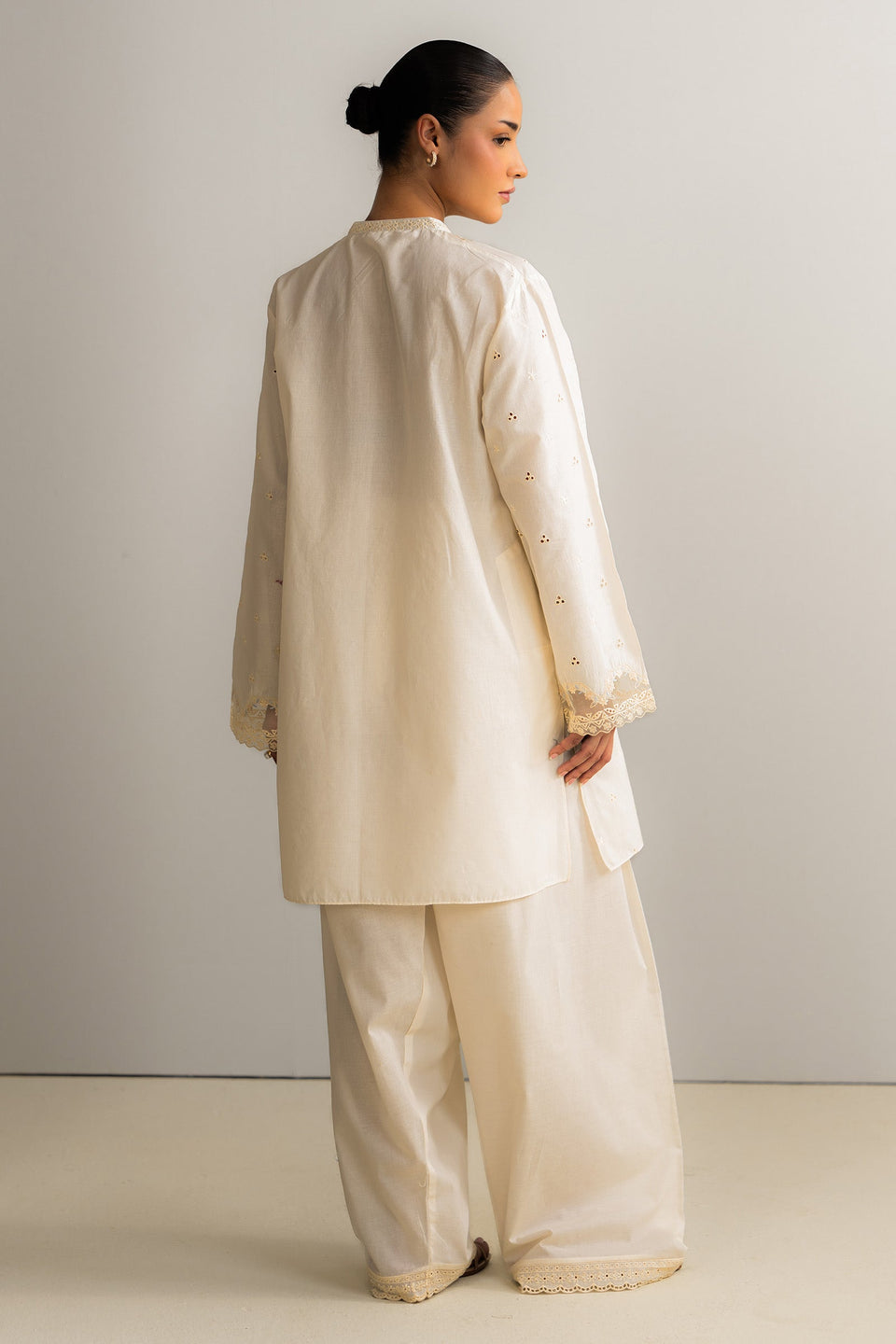 ZR25B0714 | Zara Shahjahan Basics