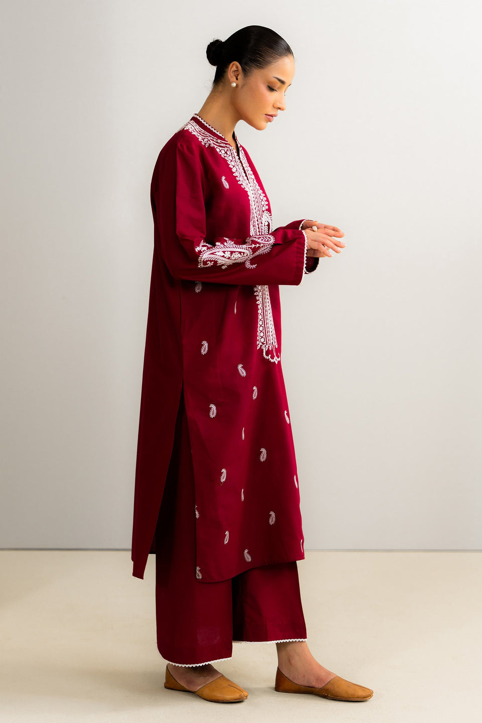 ZR25B0715 | Zara Shahjahan Basics
