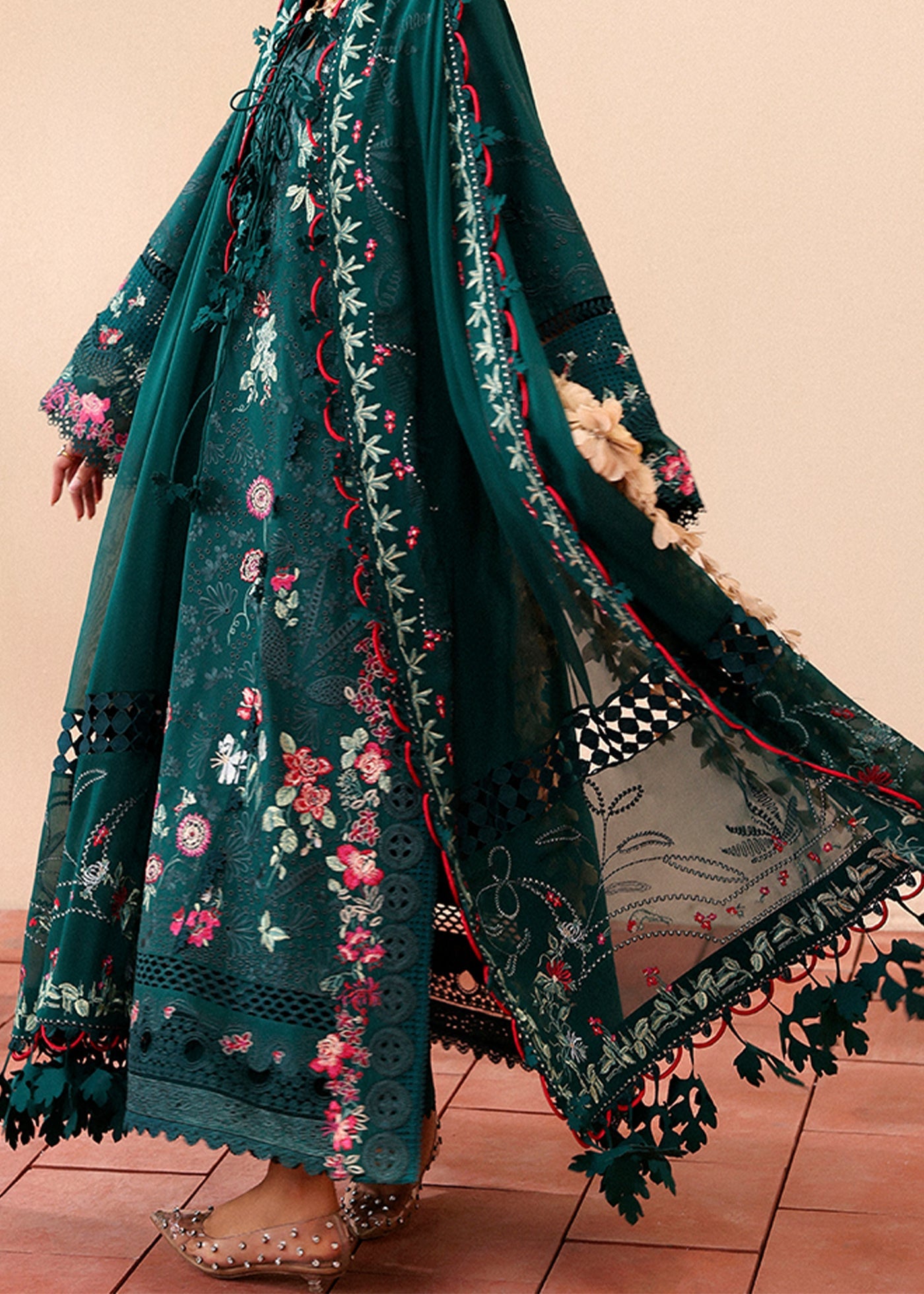 LEA | Suffuse by Sana Yasir Lawn’25