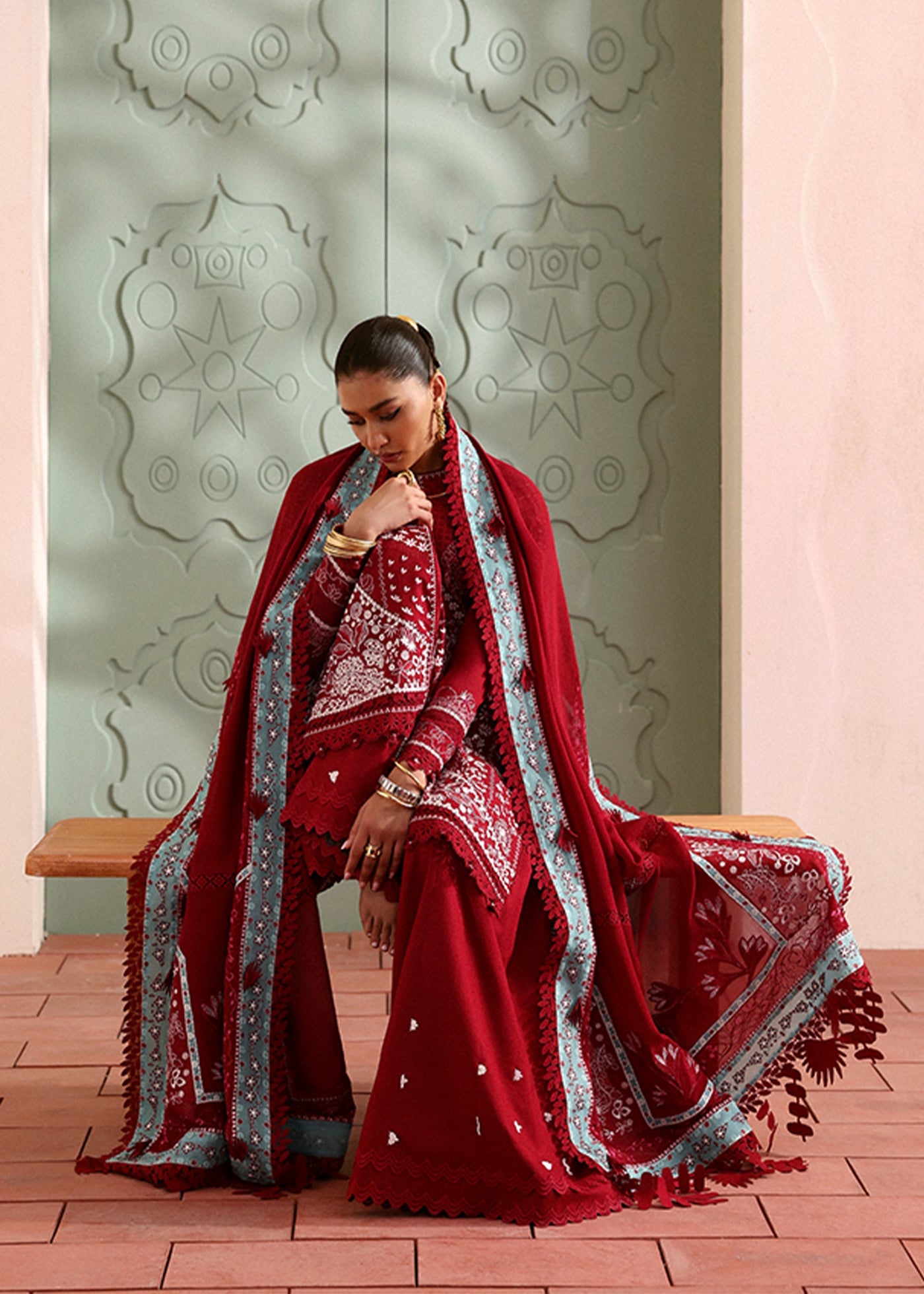 INEESA | Suffuse by Sana Yasir Lawn’25