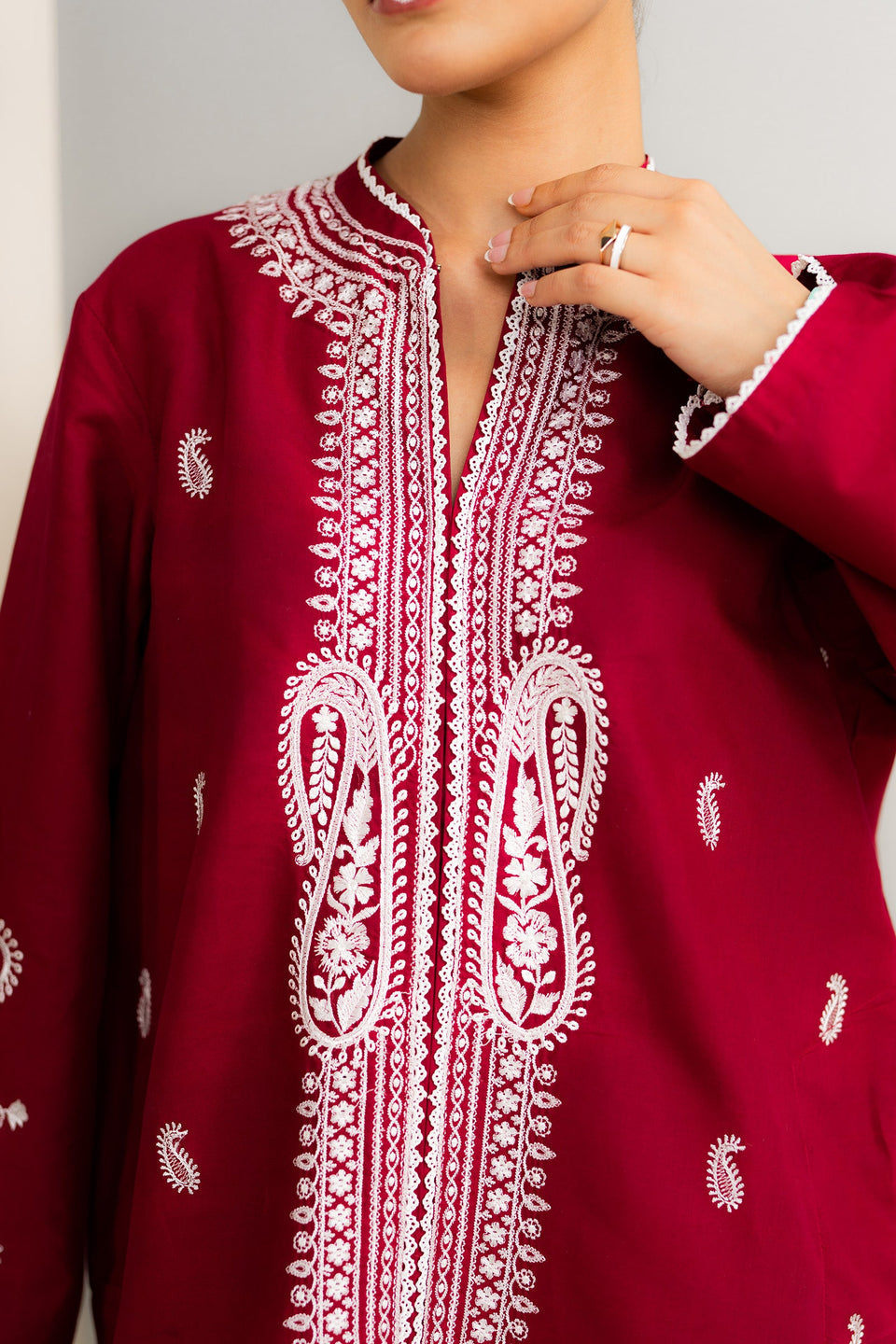 ZR25B0715 | Zara Shahjahan Basics
