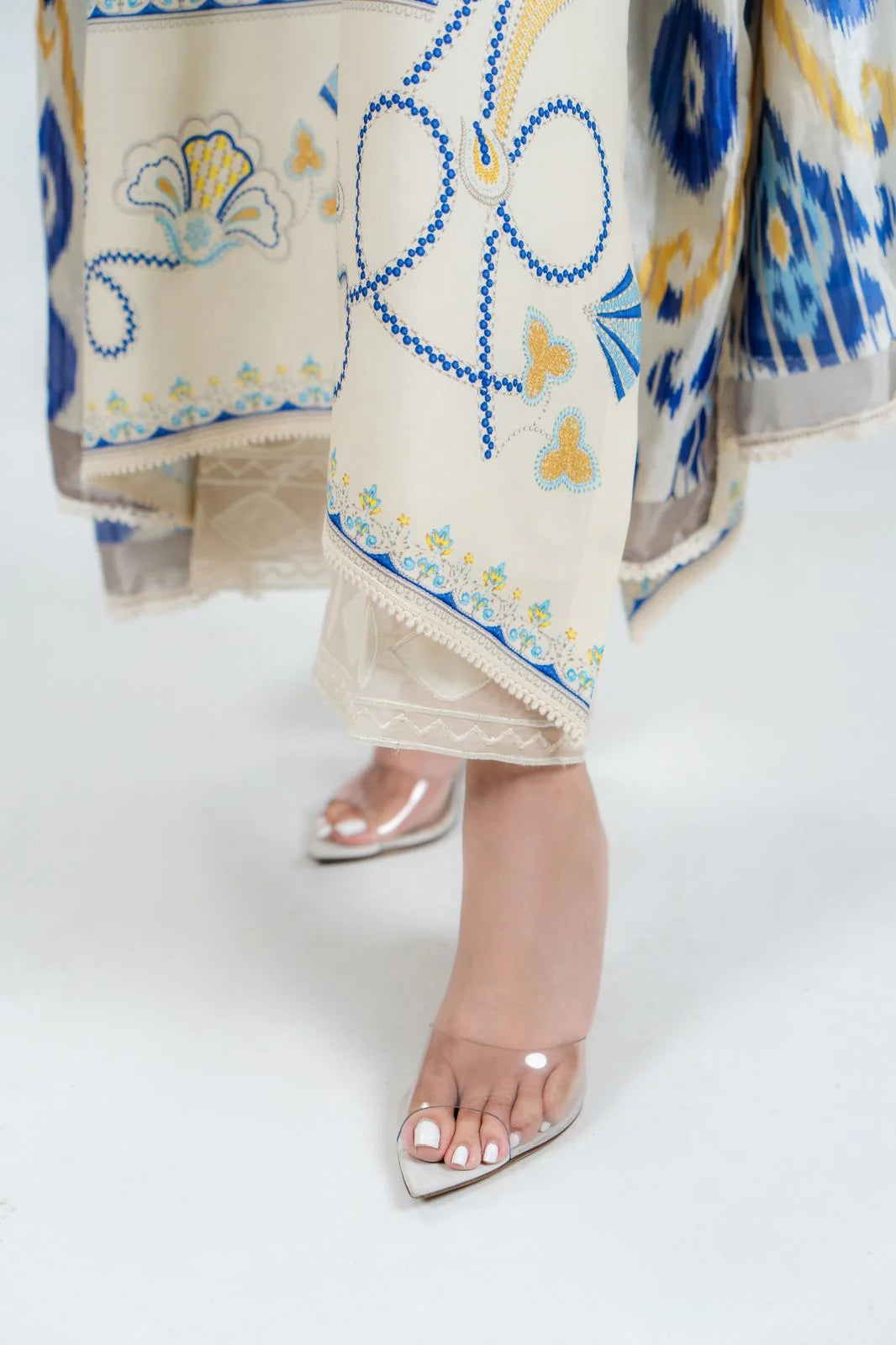 Alara (B) | BARAÉ KHANOM