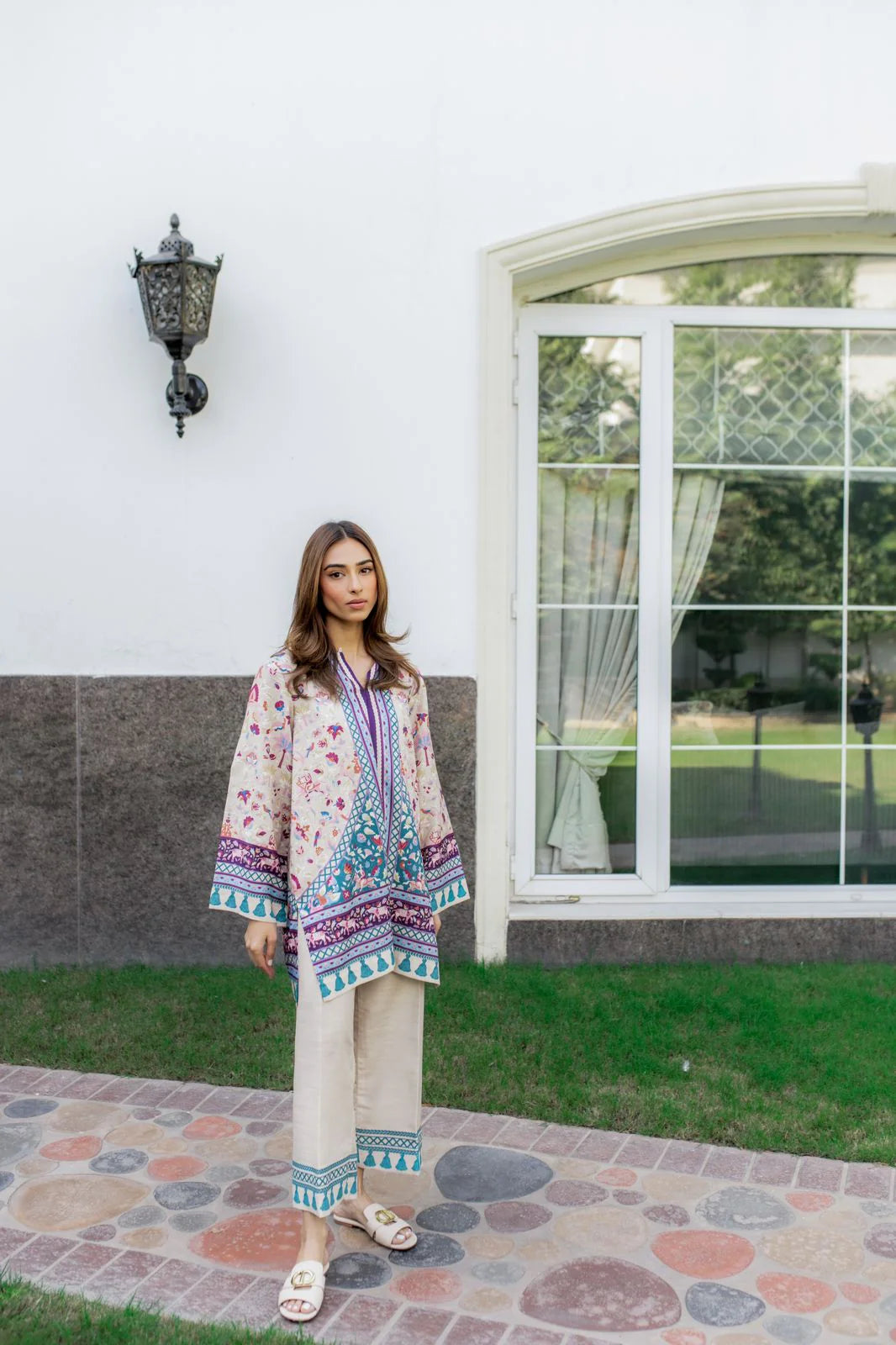 EVA (B) | BARAÉ KHANOM