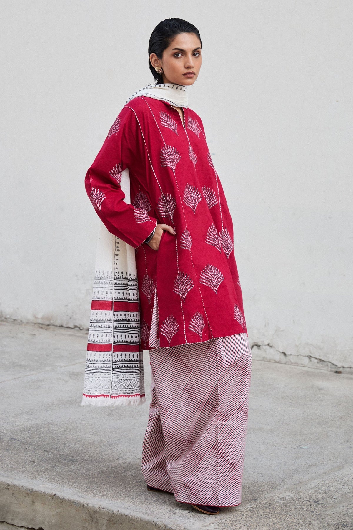 ZR25H0420 | Zara Shahjahan Handcrafted II