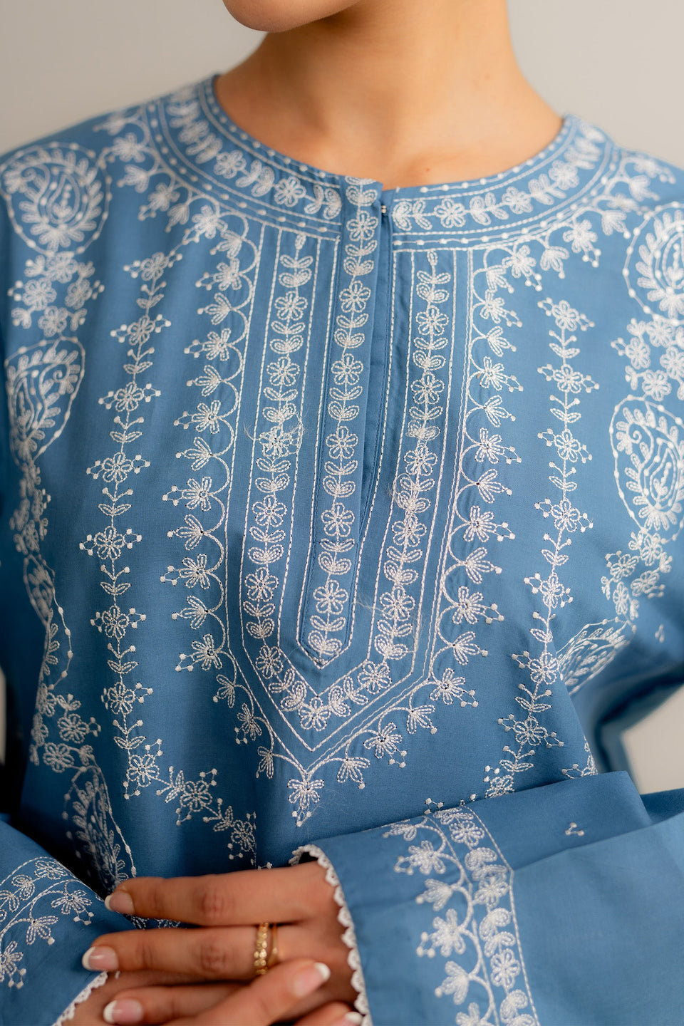 ZR25B0712 | Zara Shahjahan Basics