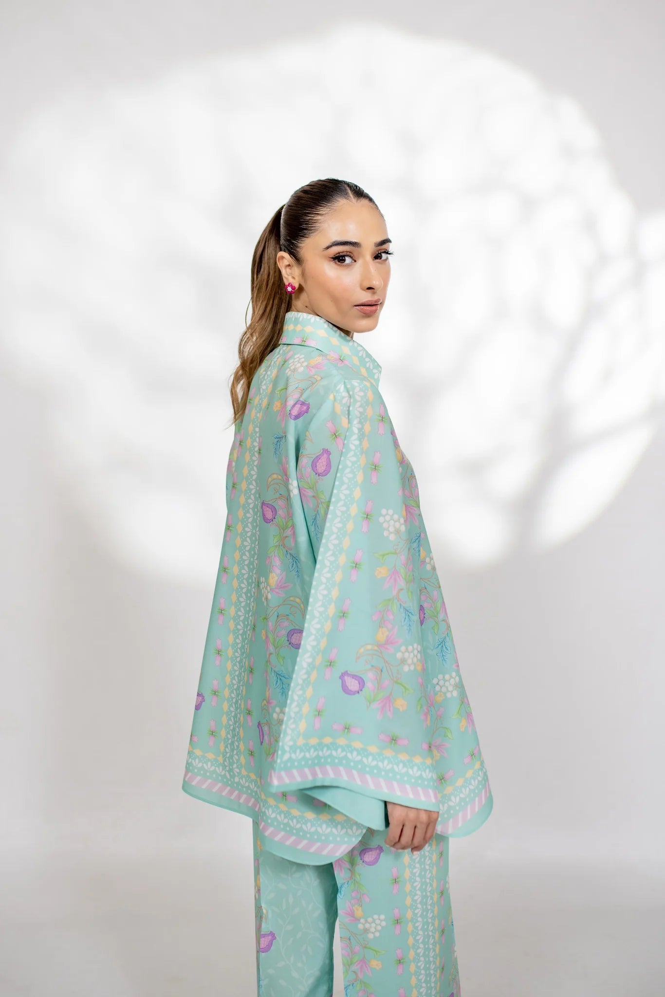 Pernia (A) | BARAÉ KHANOM