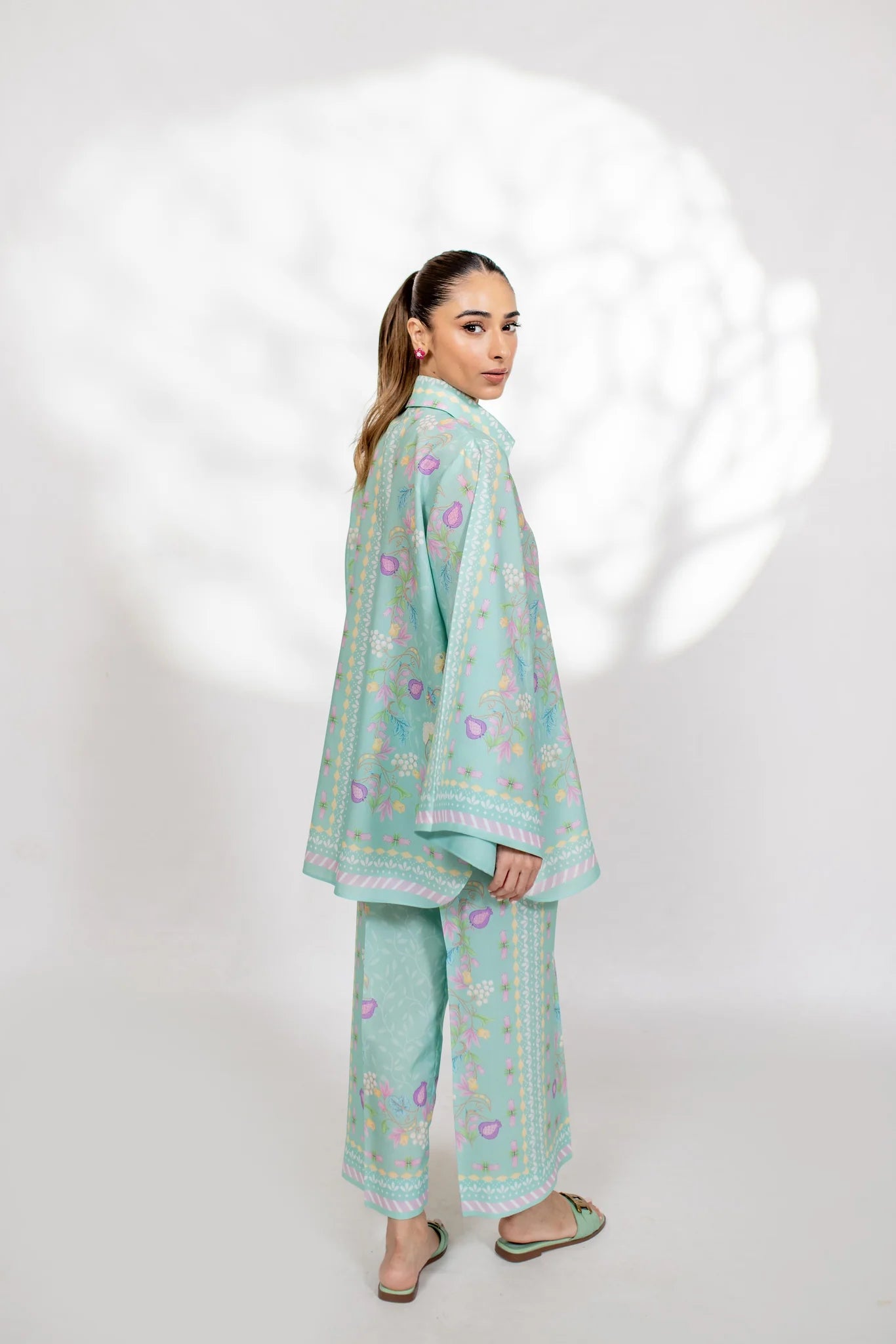 Pernia (A) | BARAÉ KHANOM