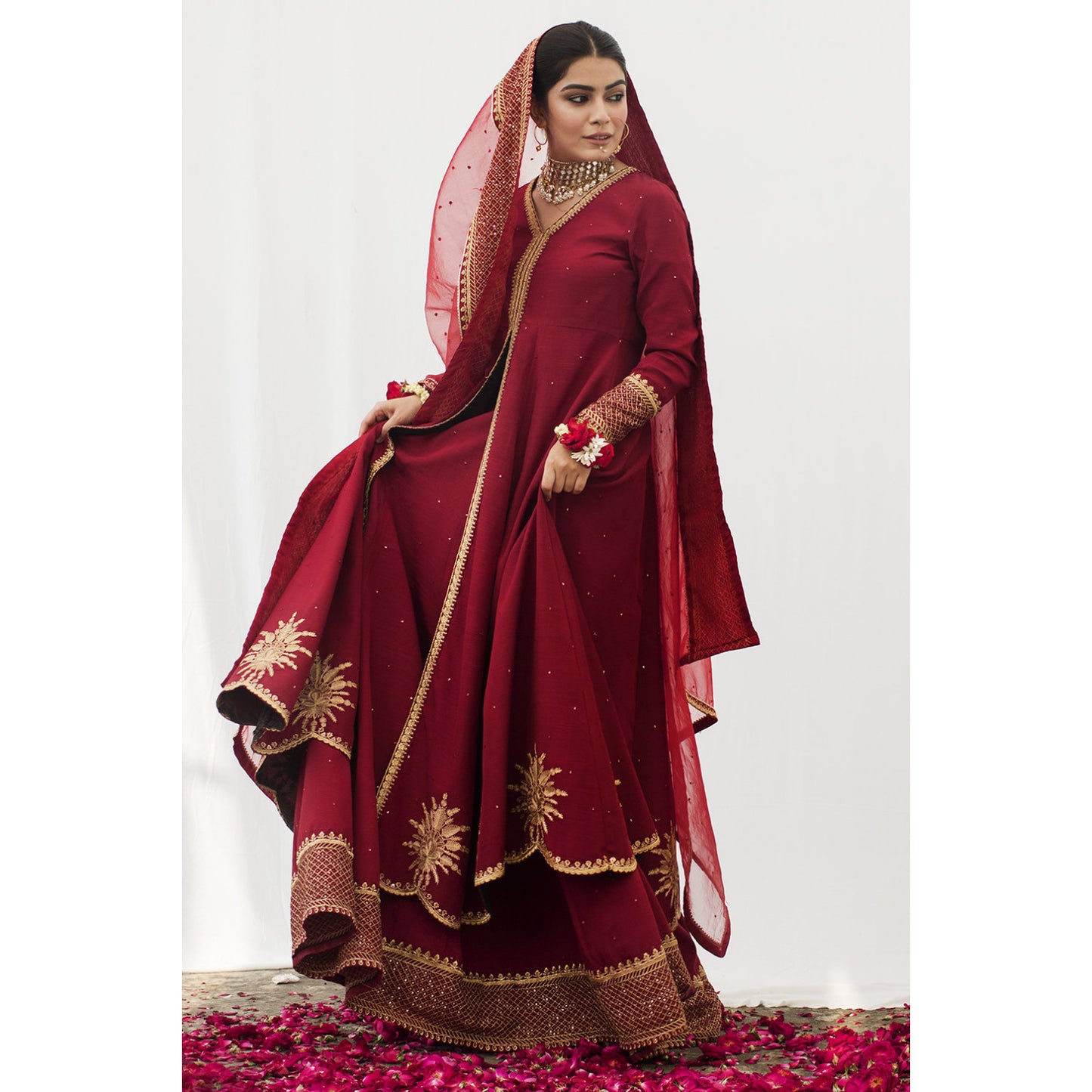 RED OPEN CUT ANARKALI OUTFIT
| DYOT