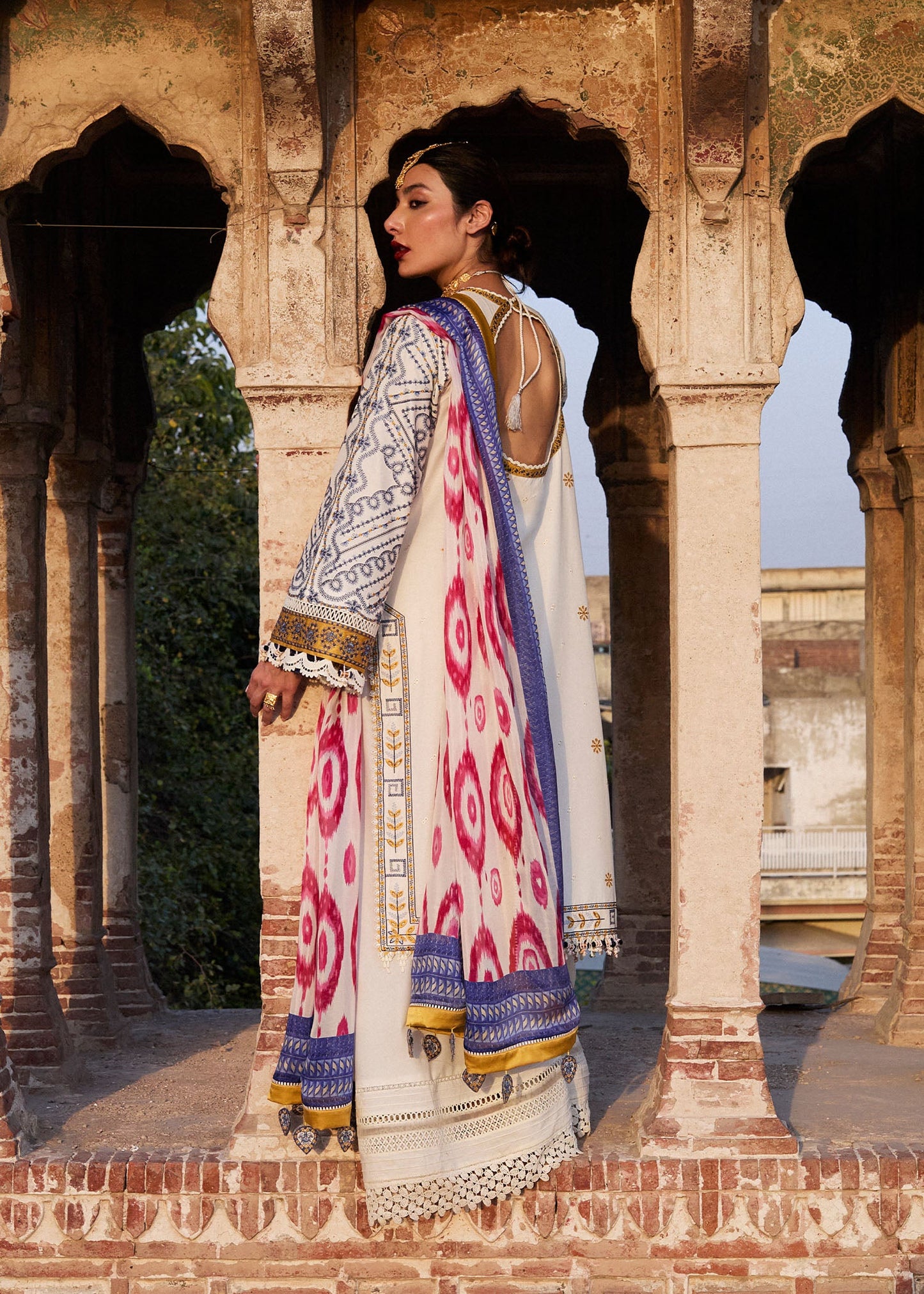 Motia | Hussain Rehar Luxury Lawn’25