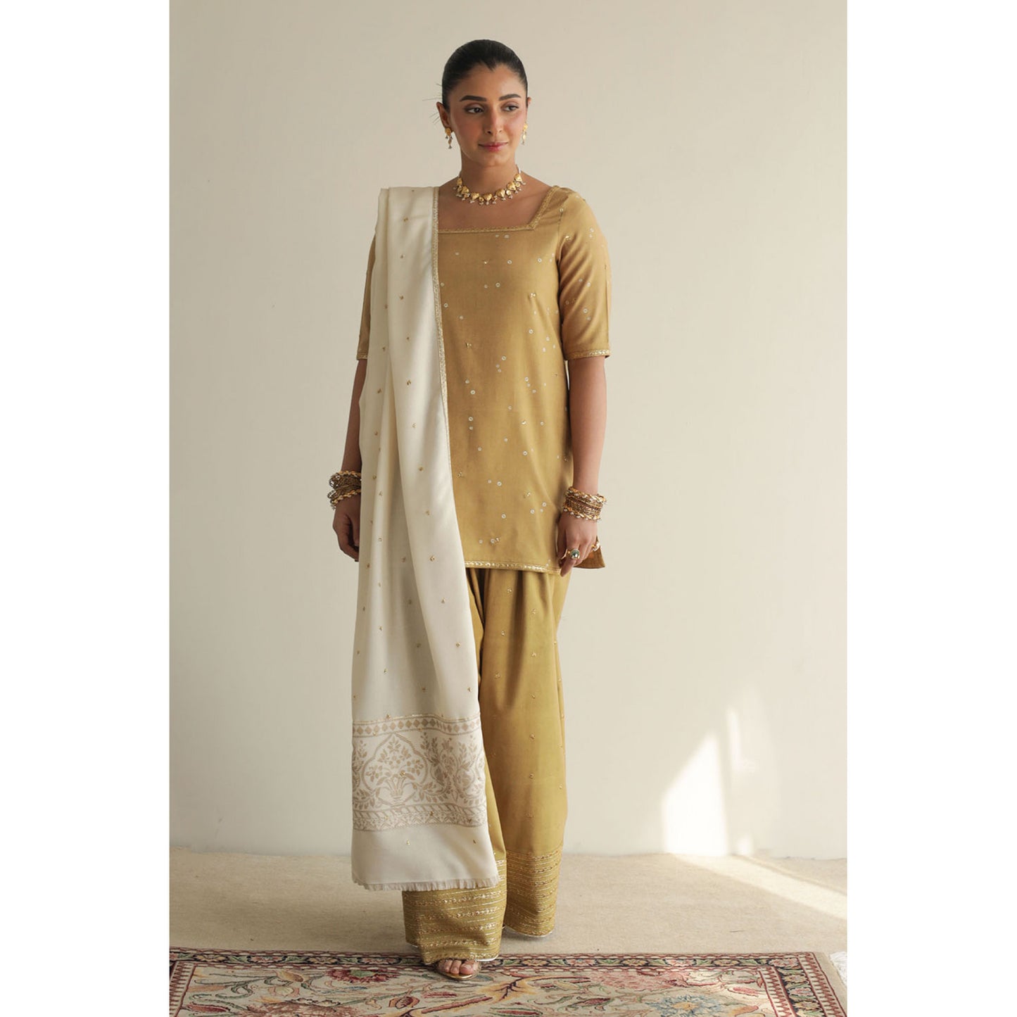 GOLDEN YELLOW OUTFIT | FALL/WINTER III 25 | DYOT