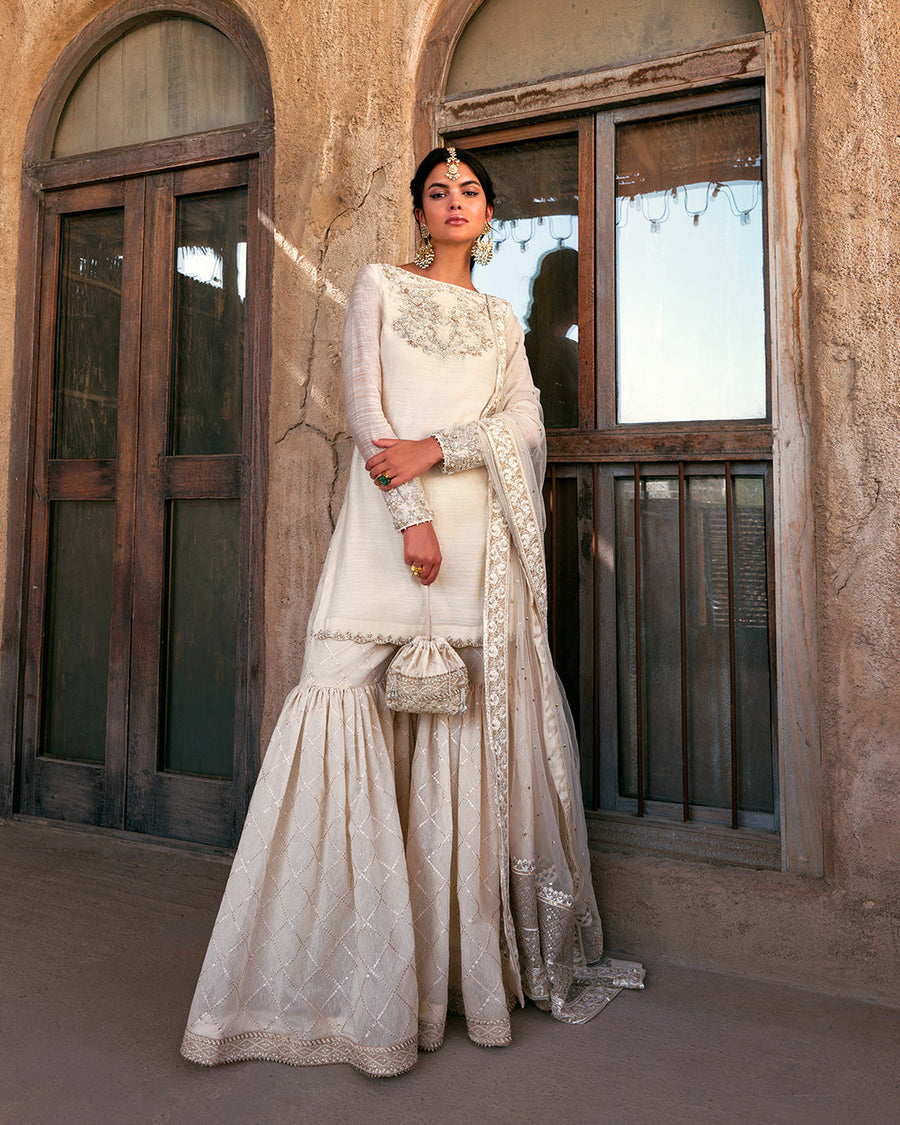 Raabi | Faiza Saqlain