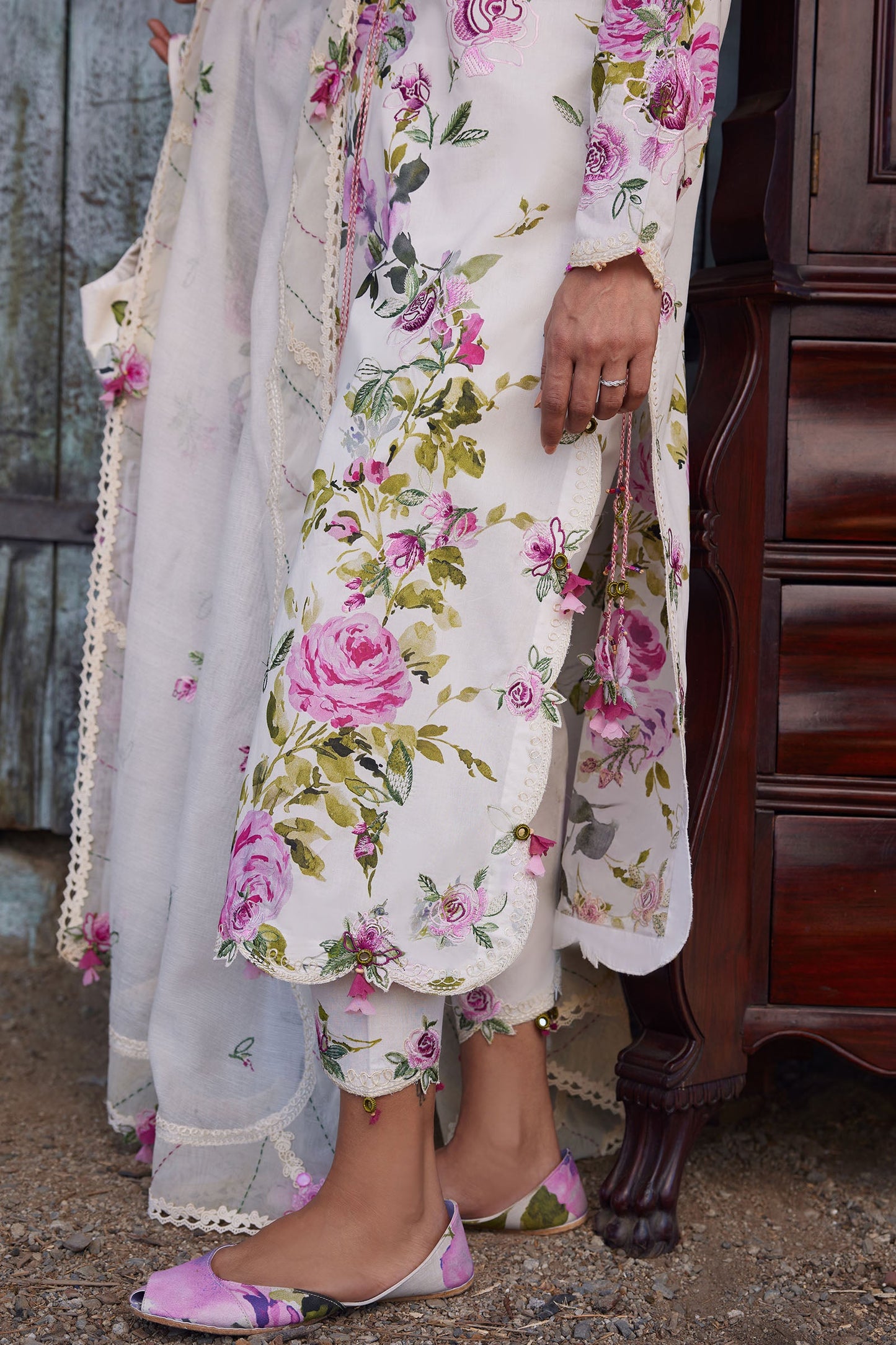 FĚN YÌ 粉意 (ZL26-11 B) | Zaha Festive Lawn’26