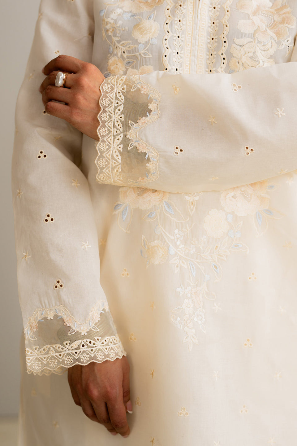 ZR25B0714 | Zara Shahjahan Basics