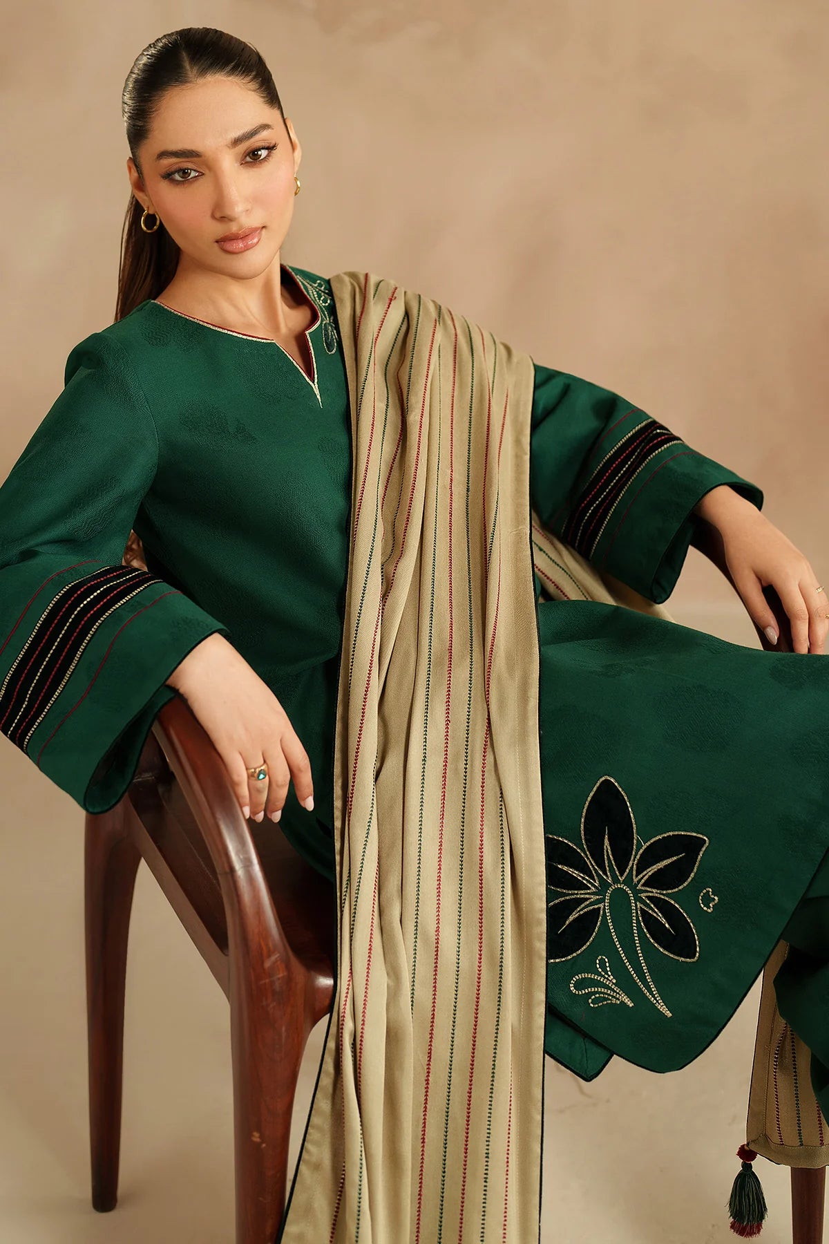JZ-UW-D0168-0 | EMBROIDERED KHADDAR | Jazmin