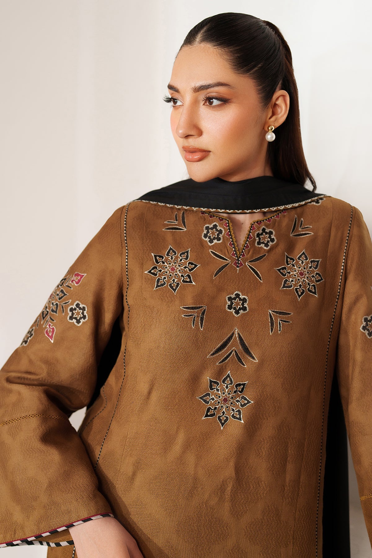 JZ-UW-D0150-0 | EMBROIDERED JACQUARD KHADDAR | Jazmin