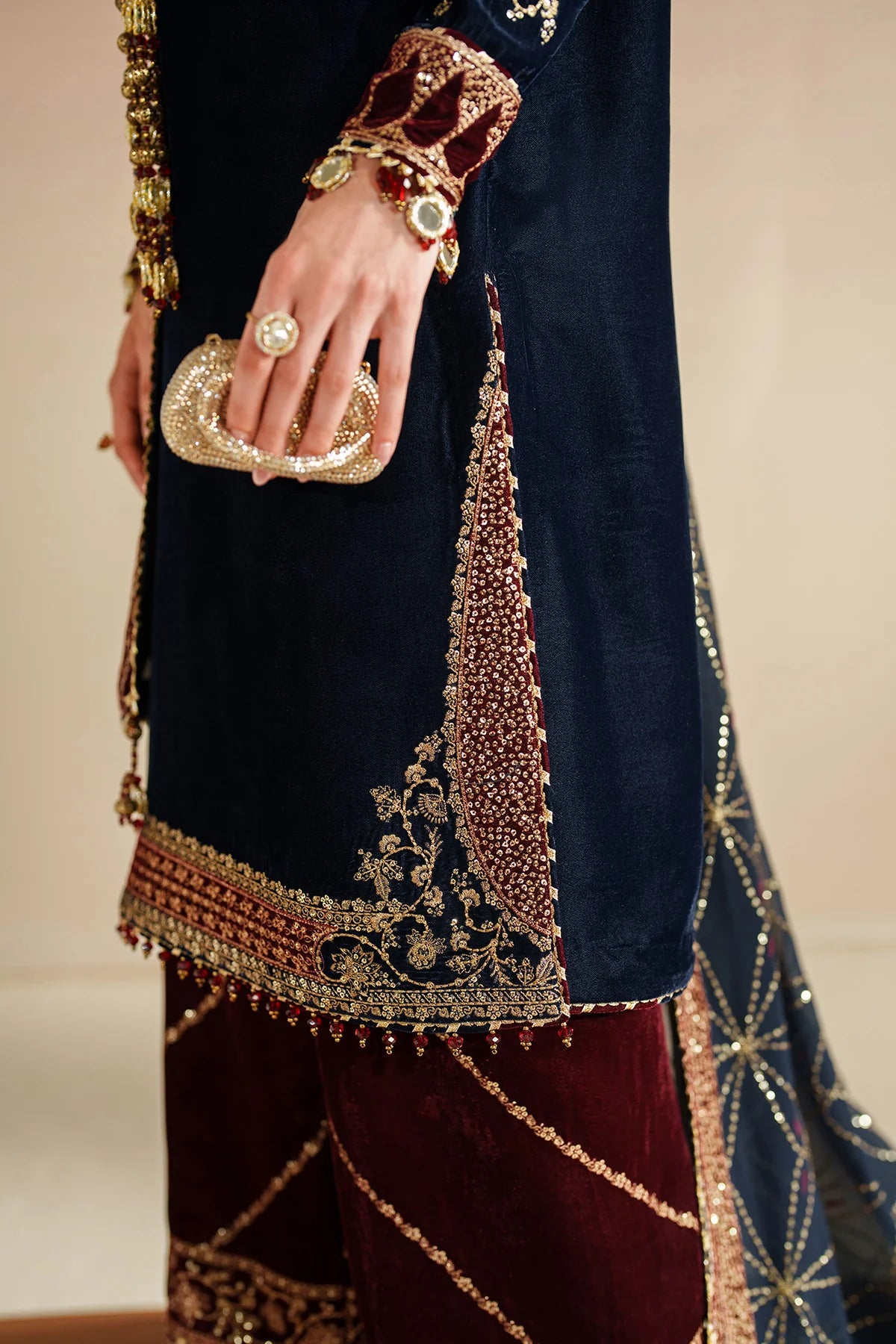 JZ-VVF-D7-0 | EMBROIDERED VELVET FORMAL | Jazmin