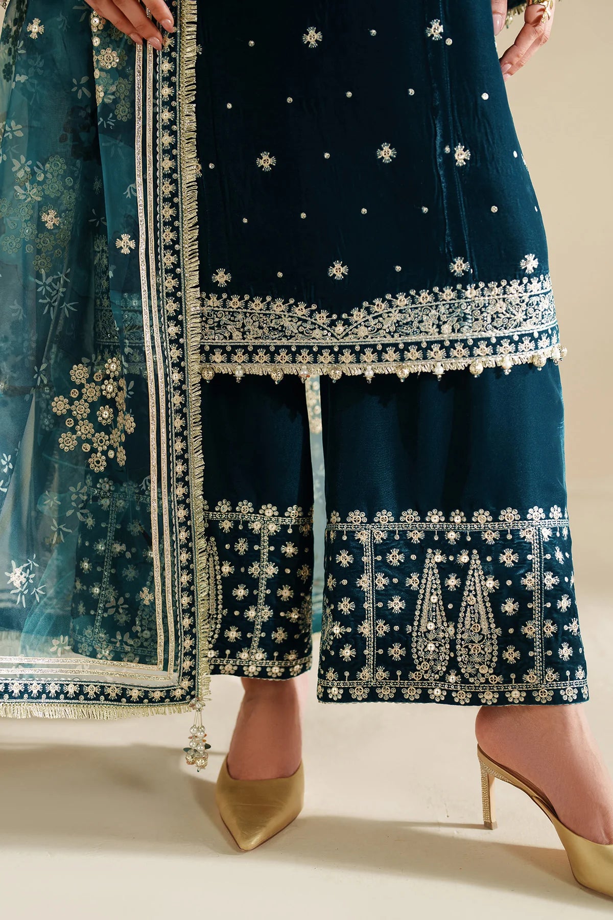 JZ-VVF-D2-0 | EMBROIDERED VELVET FORMAL | Jazmin