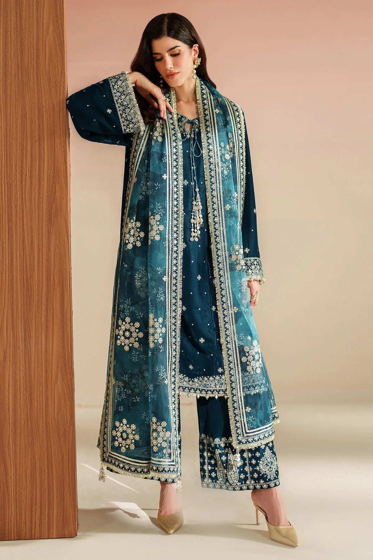 JZ-VVF-D2-0 | EMBROIDERED VELVET FORMAL | Jazmin