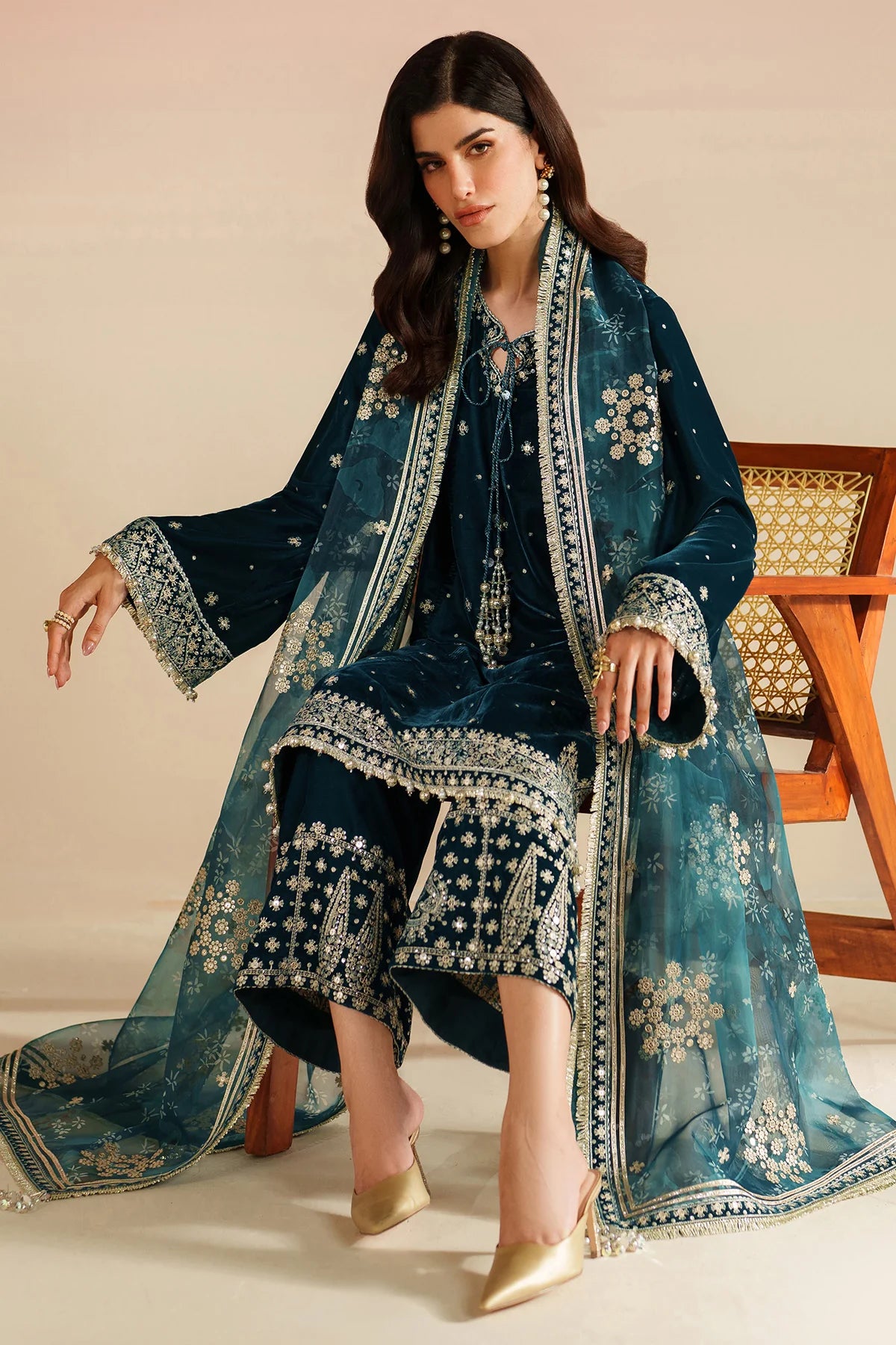 JZ-VVF-D2-0 | EMBROIDERED VELVET FORMAL | Jazmin