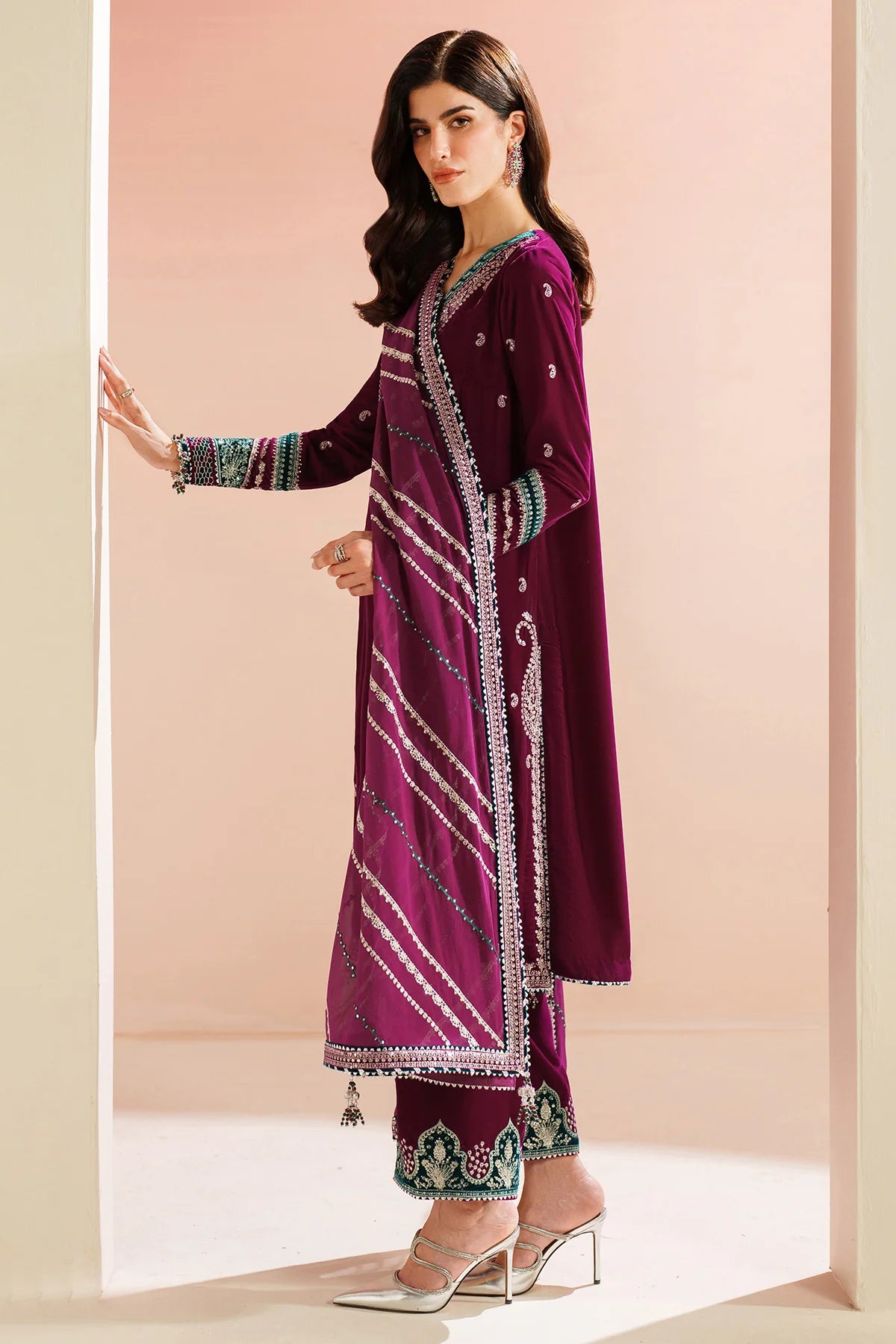 JZ-VVF-D6-0 | EMBROIDERED VELVET FORMAL | Jazmin
