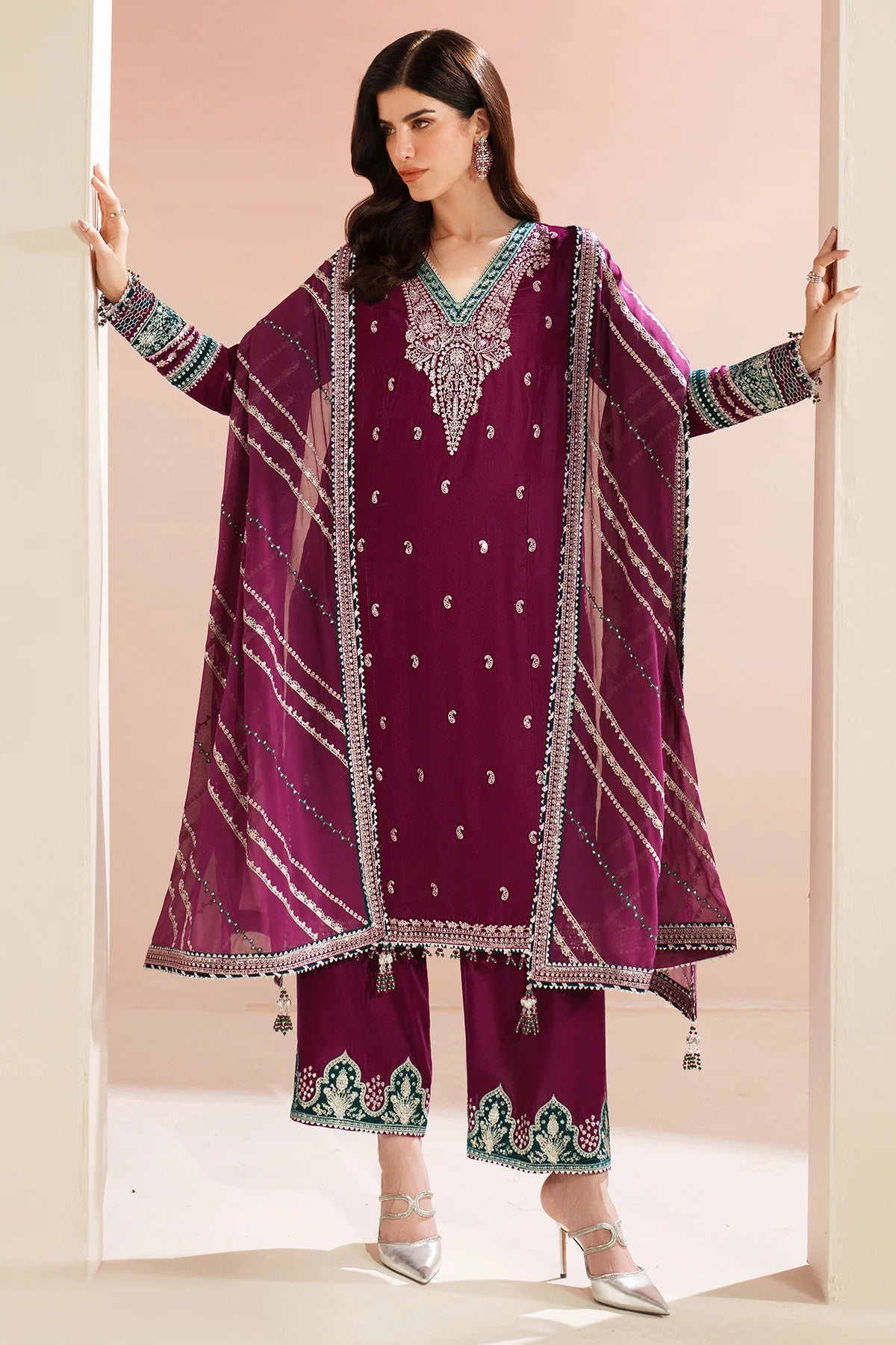 JZ-VVF-D6-0 | EMBROIDERED VELVET FORMAL | Jazmin