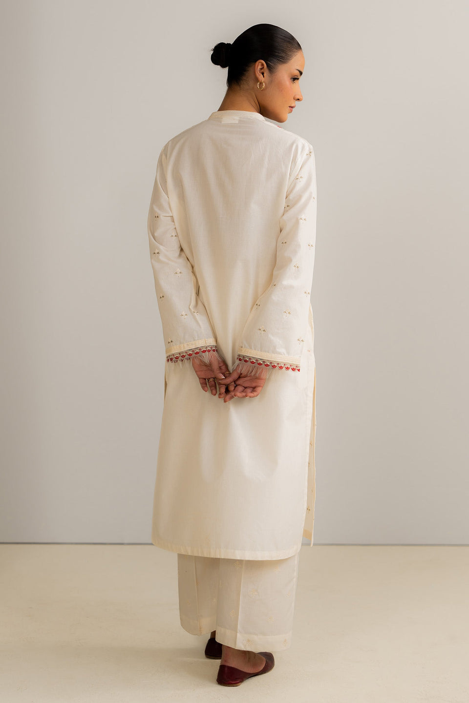 ZR25B0716 | Zara Shahjahan Basics