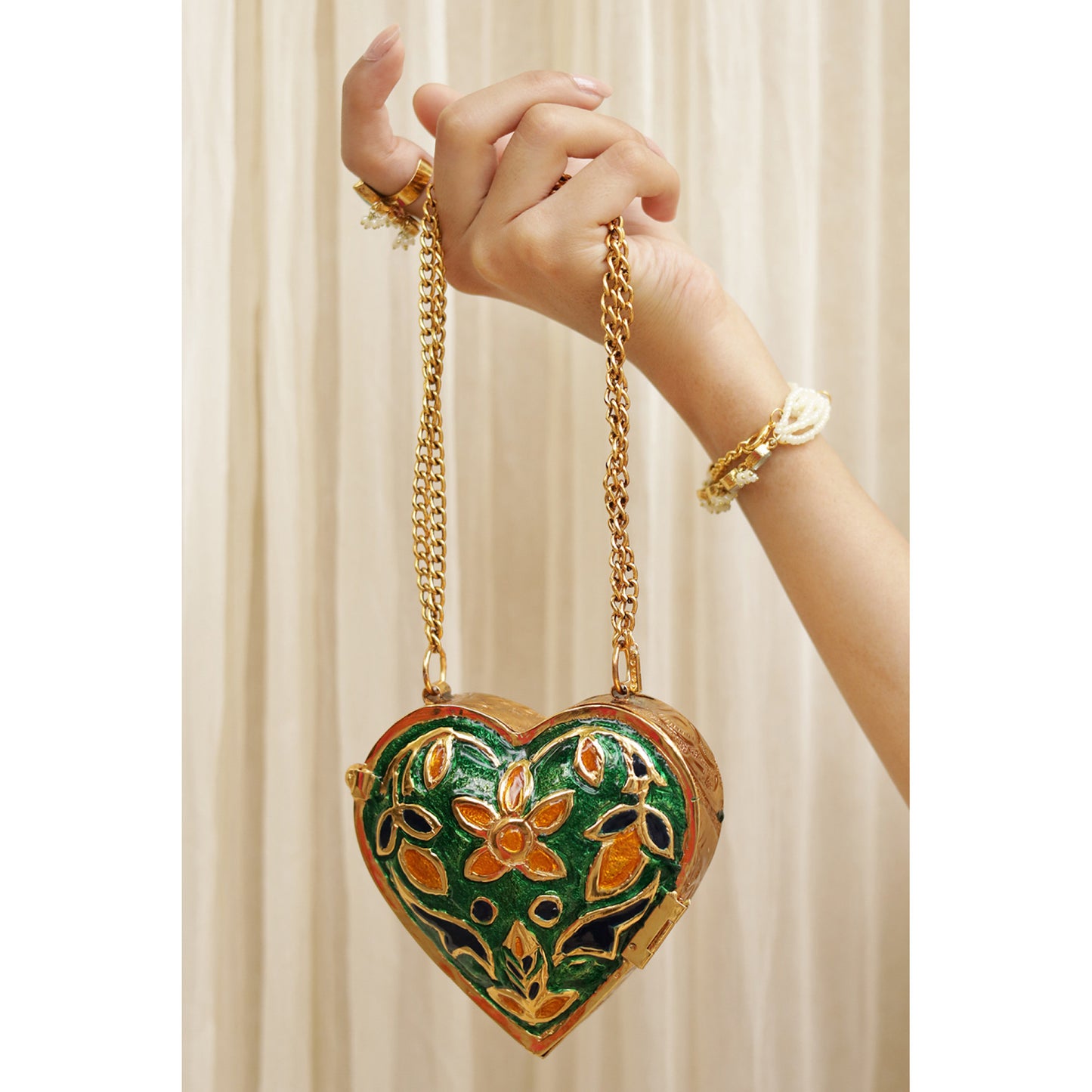 SMALL HEART SHAPE (CLUTCH) | DYOT | ACCESSORIES