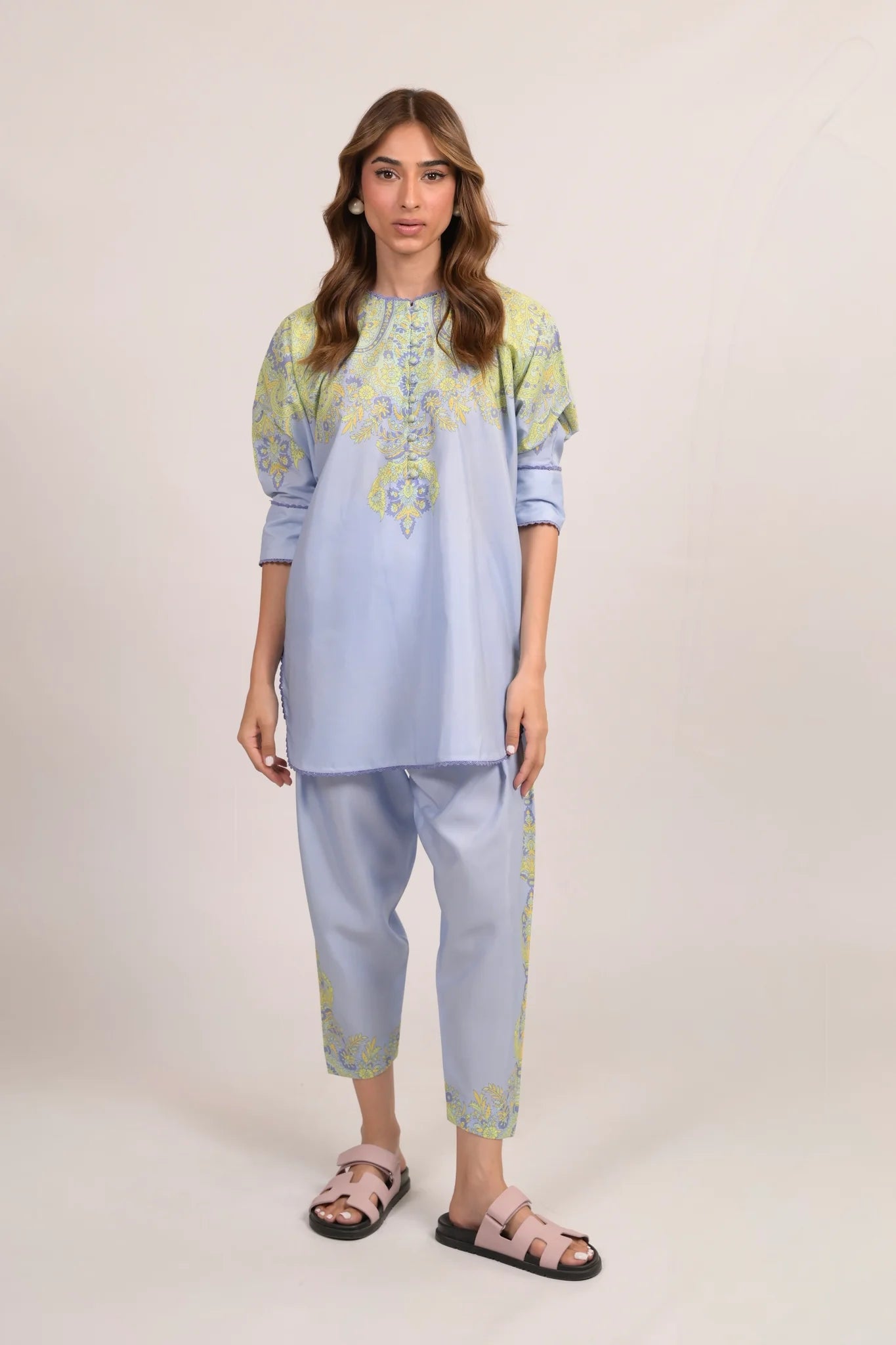 Kiyana A | BARAÉ KHANOM