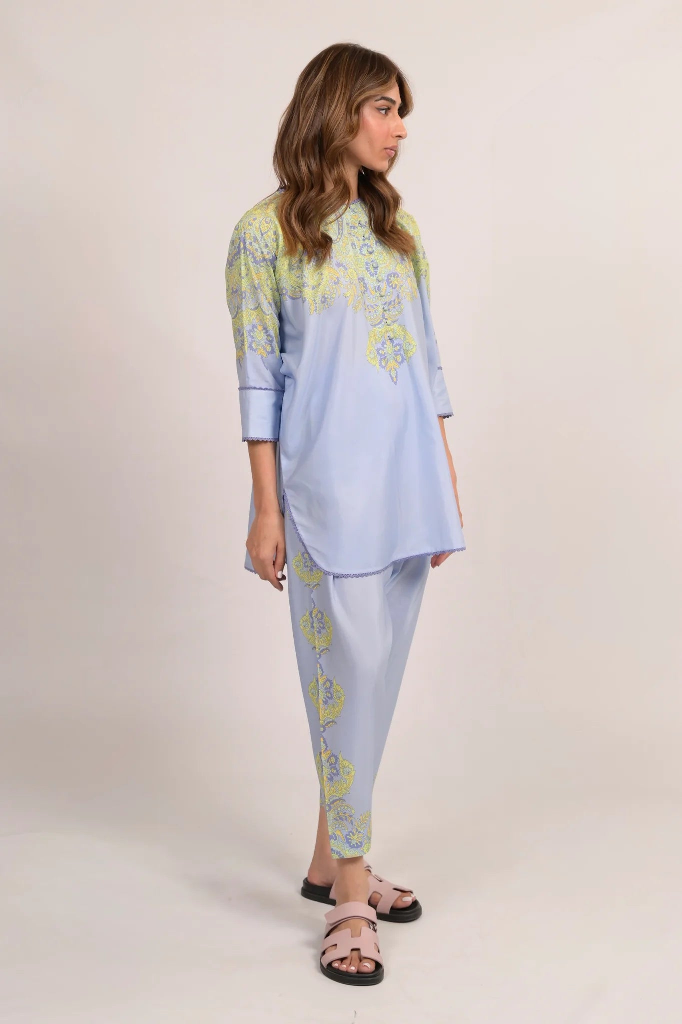 Kiyana A | BARAÉ KHANOM
