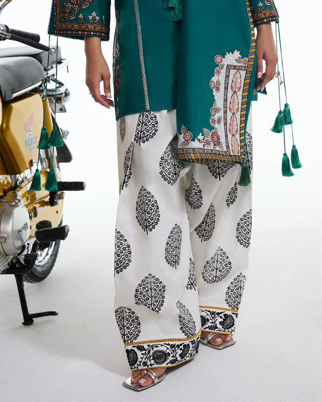 THALIA | Jugnu SS’25 EID Pret’25 (RTS)