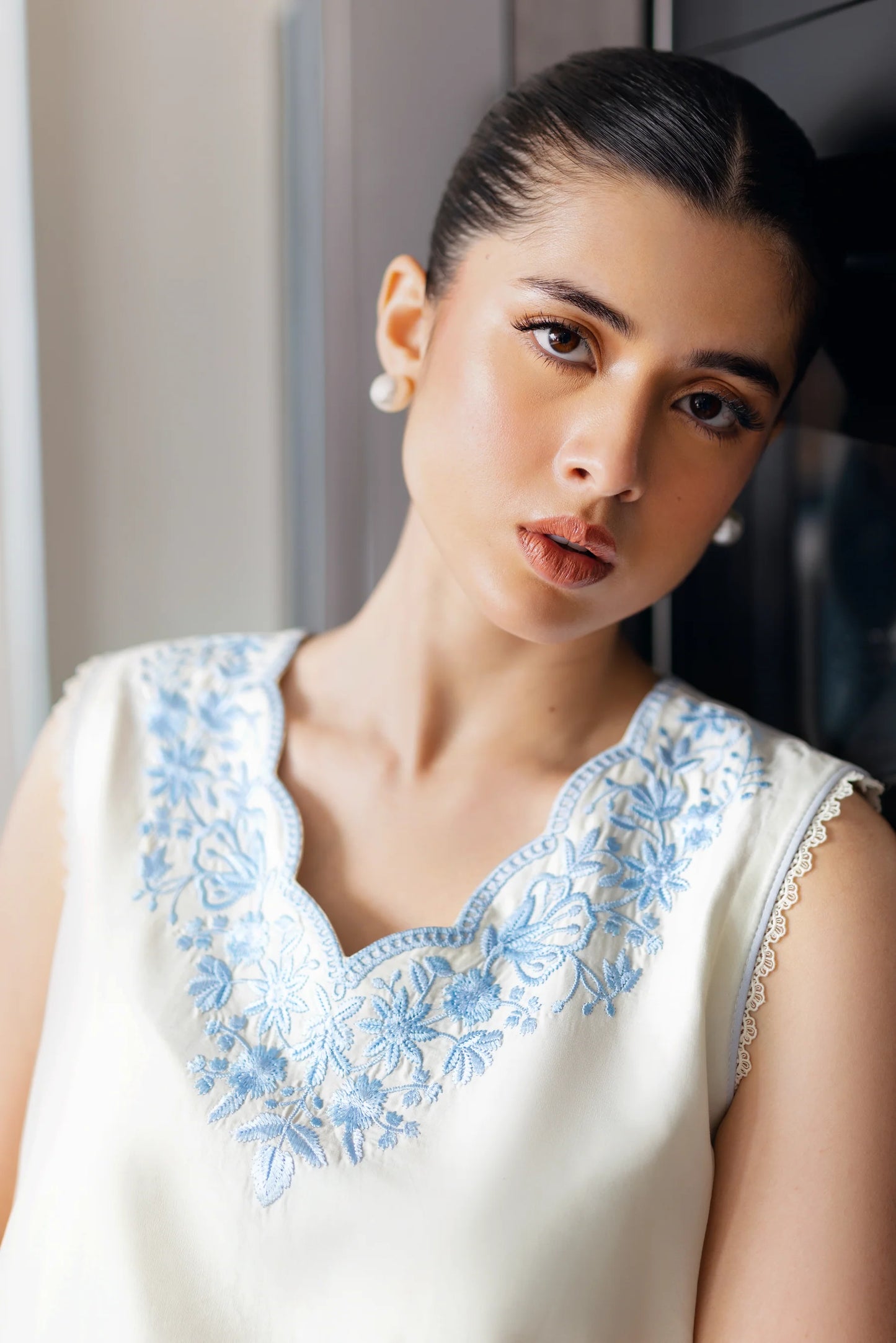 IVORY LUXURY EMBROIDERED 2PCS SET (NPA2-25303) | ZAIB