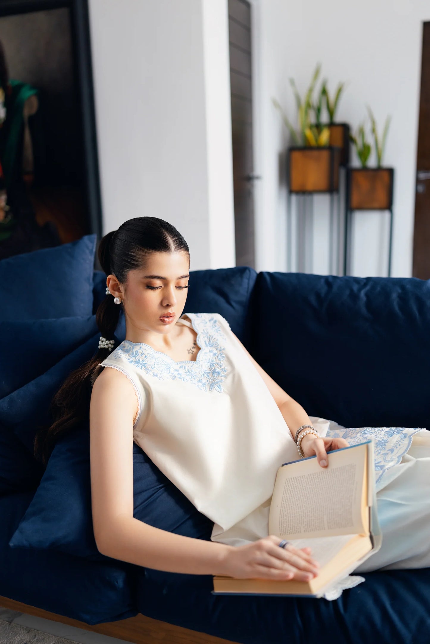 IVORY LUXURY EMBROIDERED 2PCS SET (NPA2-25303) | ZAIB
