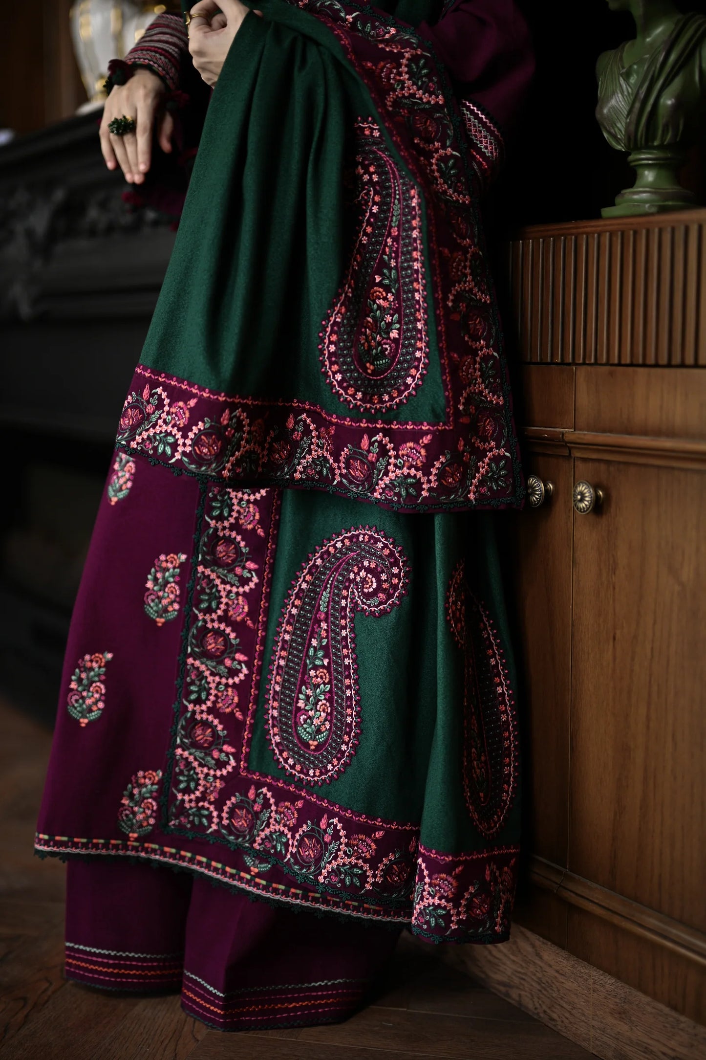 DEEP PLUM LUXURY EMBROIDERED KARANDI SET (NEL-25627) | ZAIB