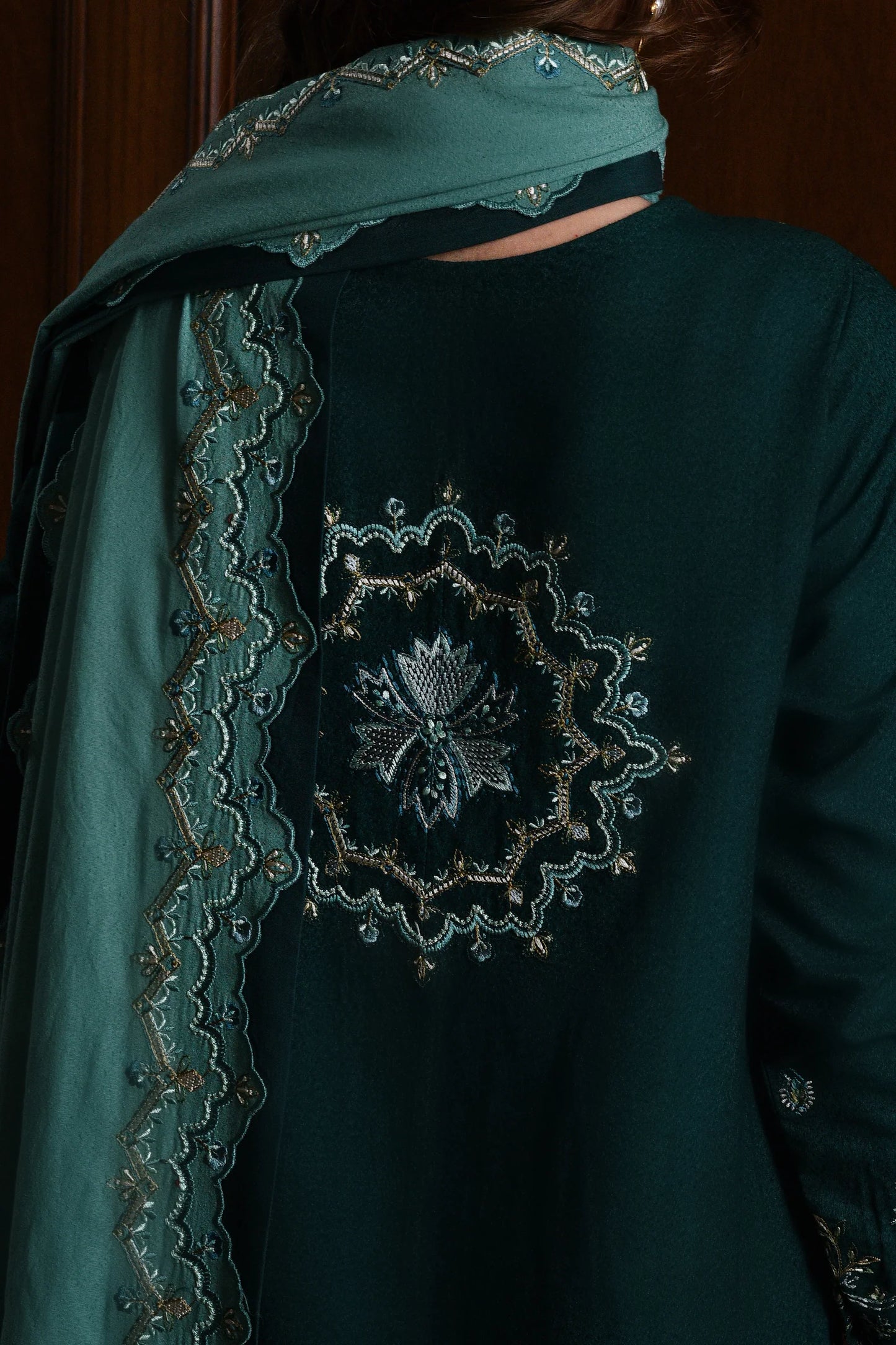 EMERALD GREEN LUXURY EMBROIDERED KARANDI SET (NEL-25623) | ZAIB