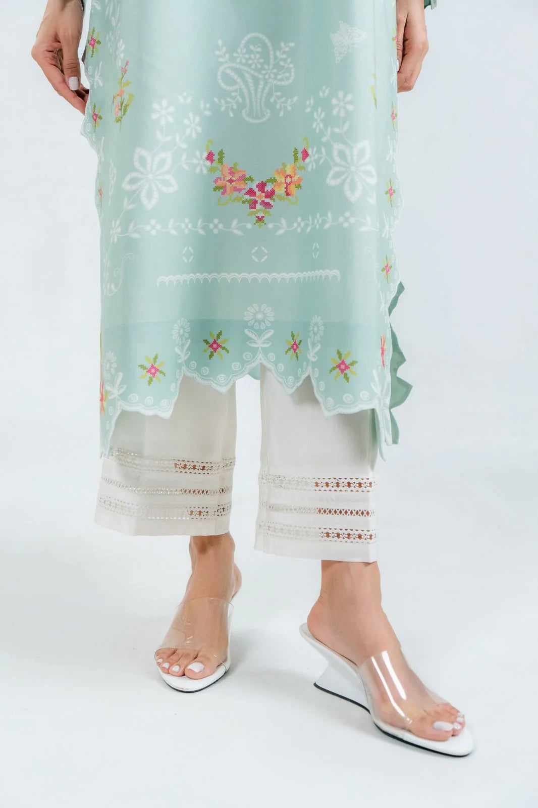Hania (B) | BARAÉ KHANOM