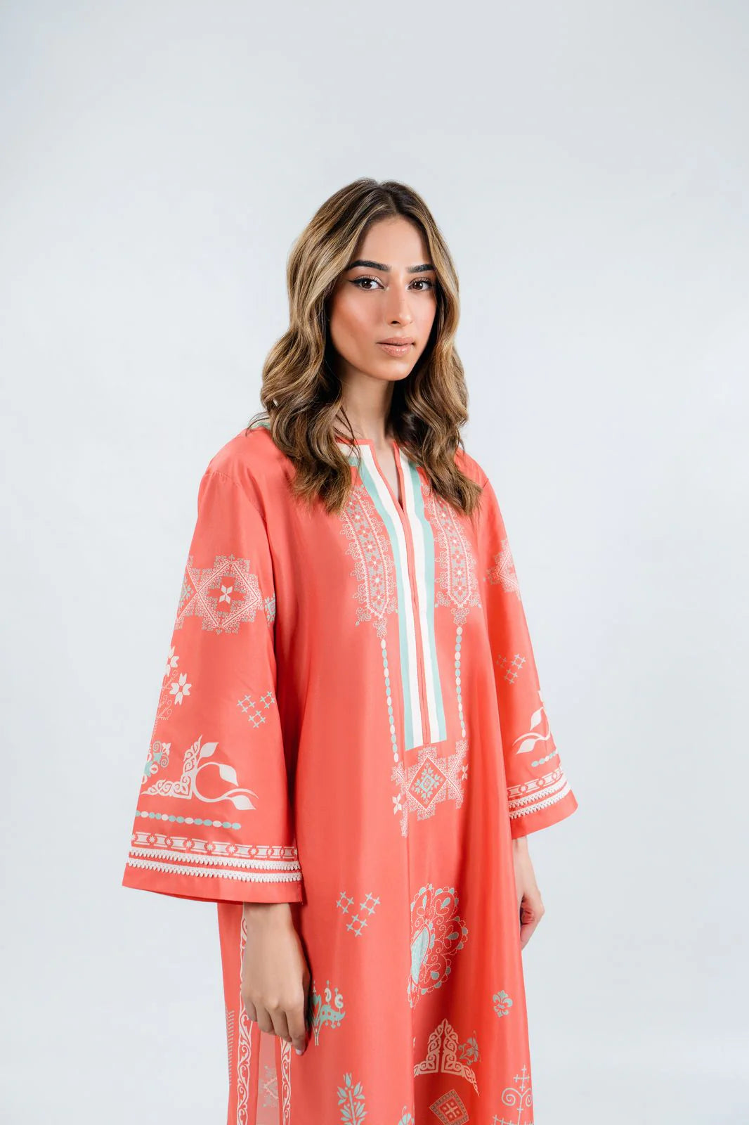 Dina (A) | BARAÉ KHANOM